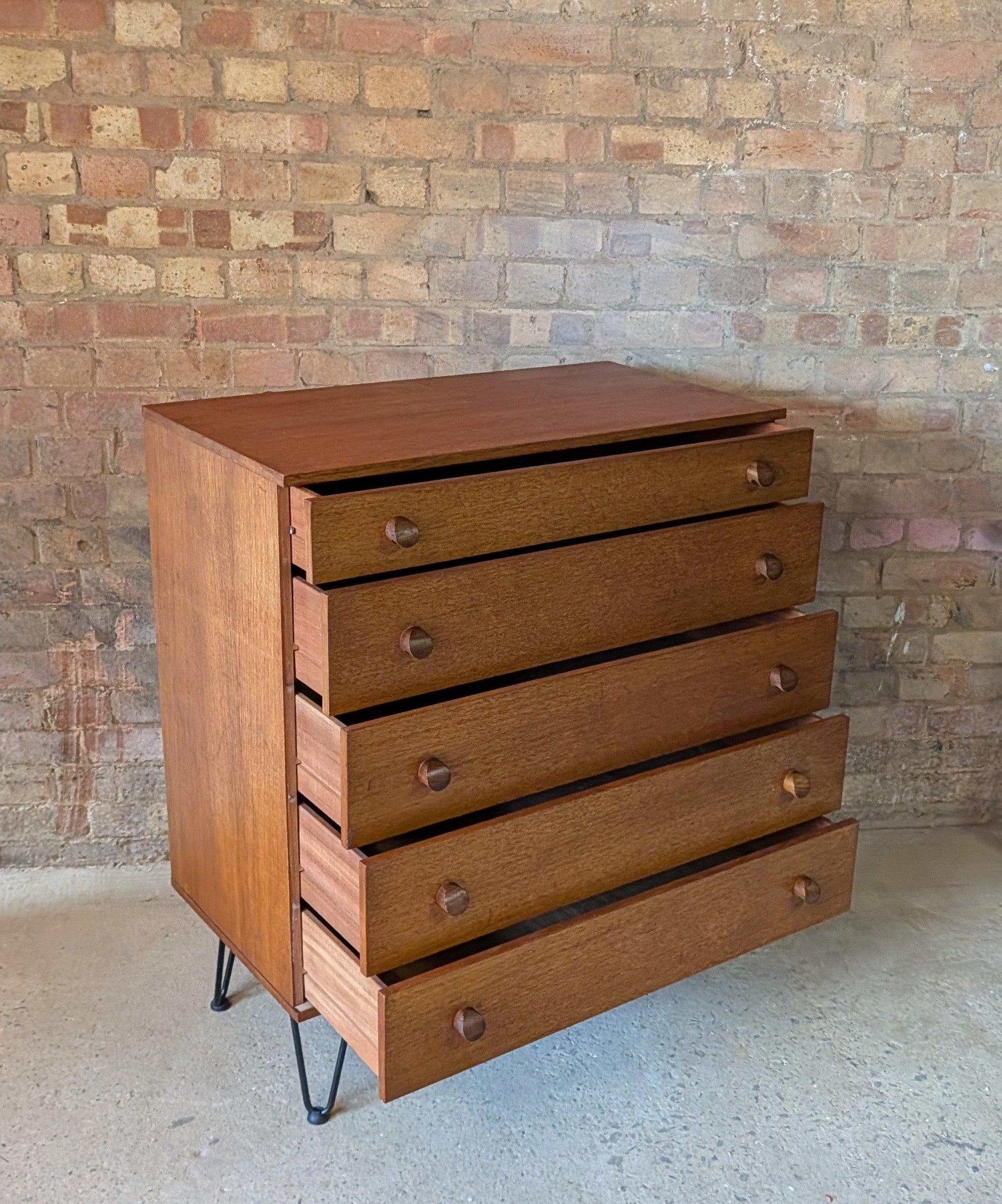 Mid Century Avalon Teak Chest Of Drawers On Hair Pin Legs - Vintage 1960s