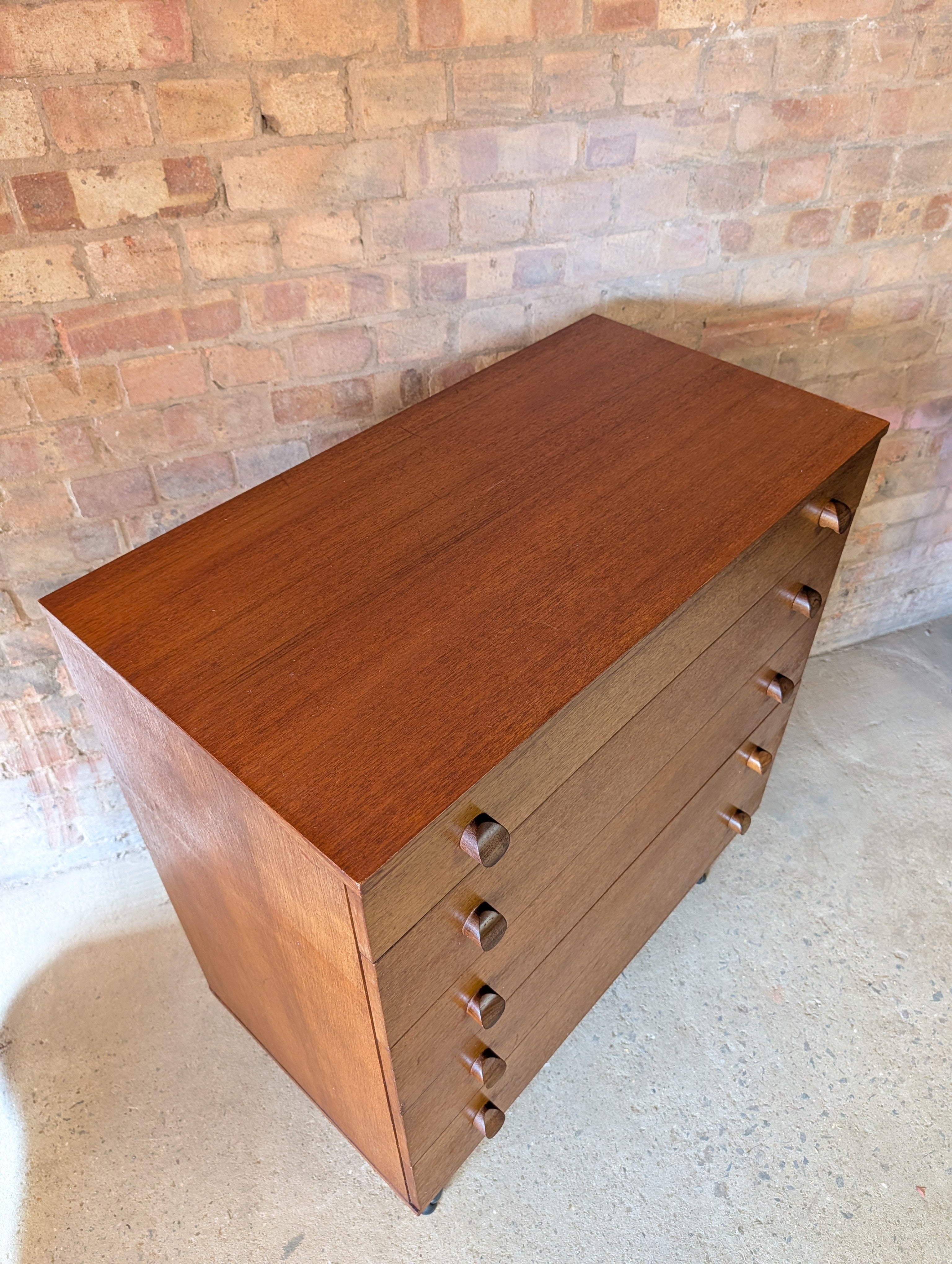 Mid Century Avalon Teak Chest Of Drawers On Hair Pin Legs - Vintage 1960s