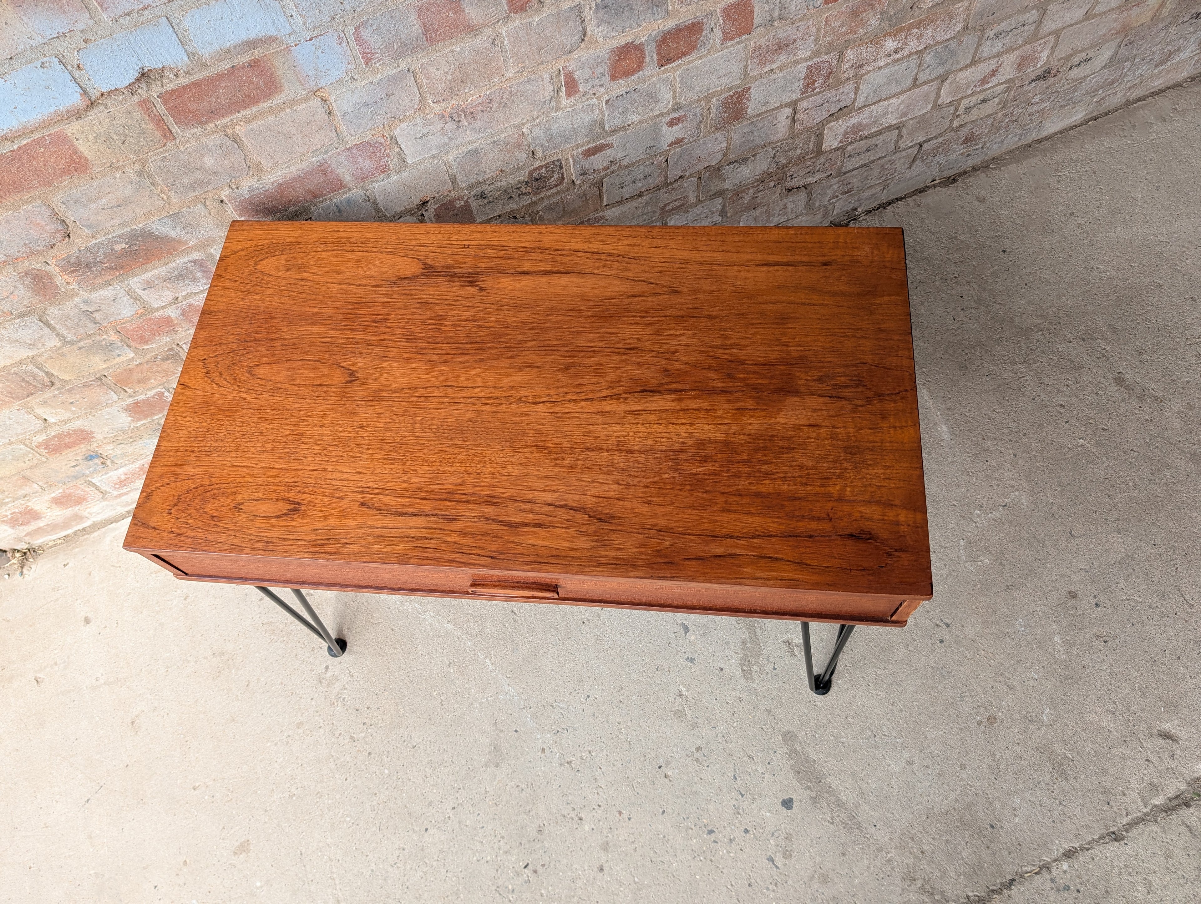 Mid Century Teak Avalon Side Table Vintage Hall / Console Table On Hair Pin Legs