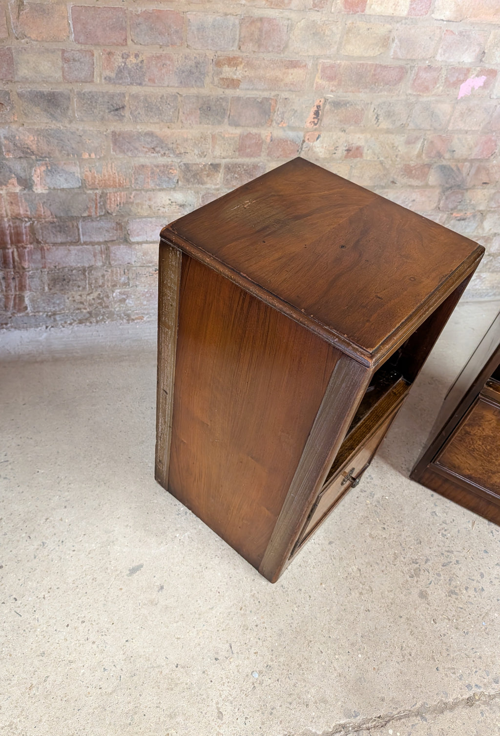 Pair Of Vintage Burr Walnut Queen Anne Style / Art Deco Bedside Cabinets 1930s