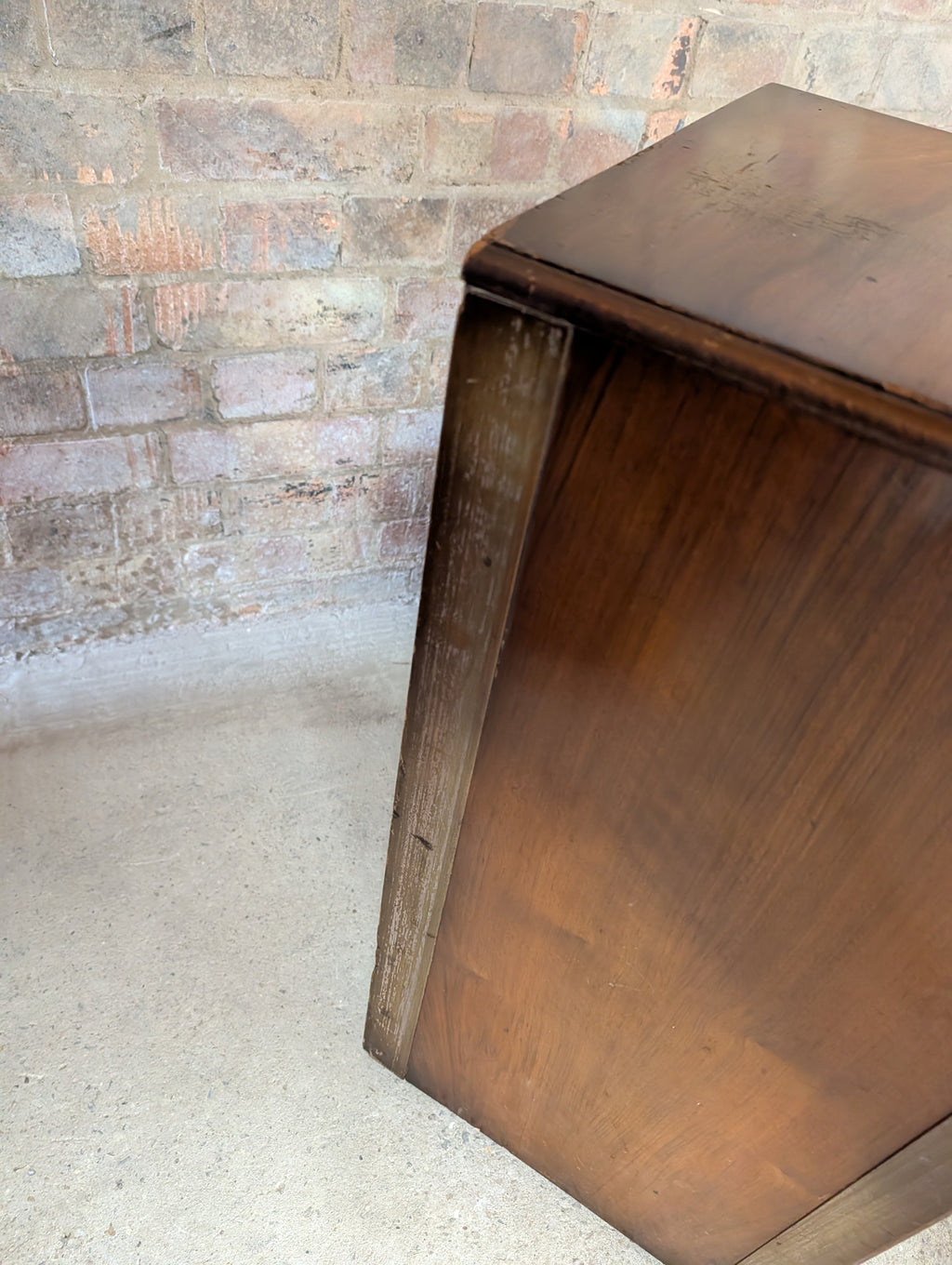Pair Of Vintage Burr Walnut Queen Anne Style / Art Deco Bedside Cabinets 1930s