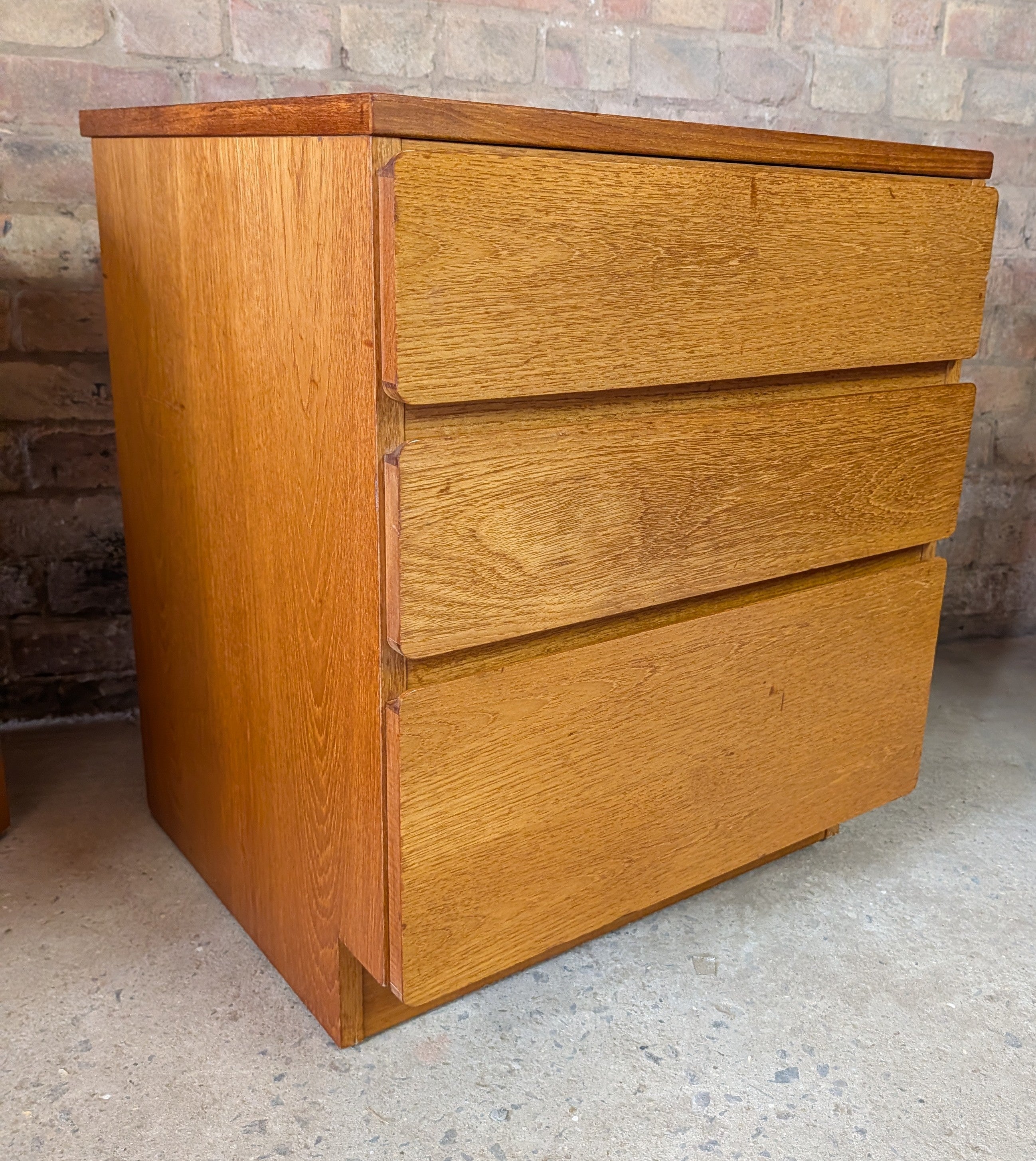 Pair Of Mid Century Teak Bedside Chests / Chest Of Drawers