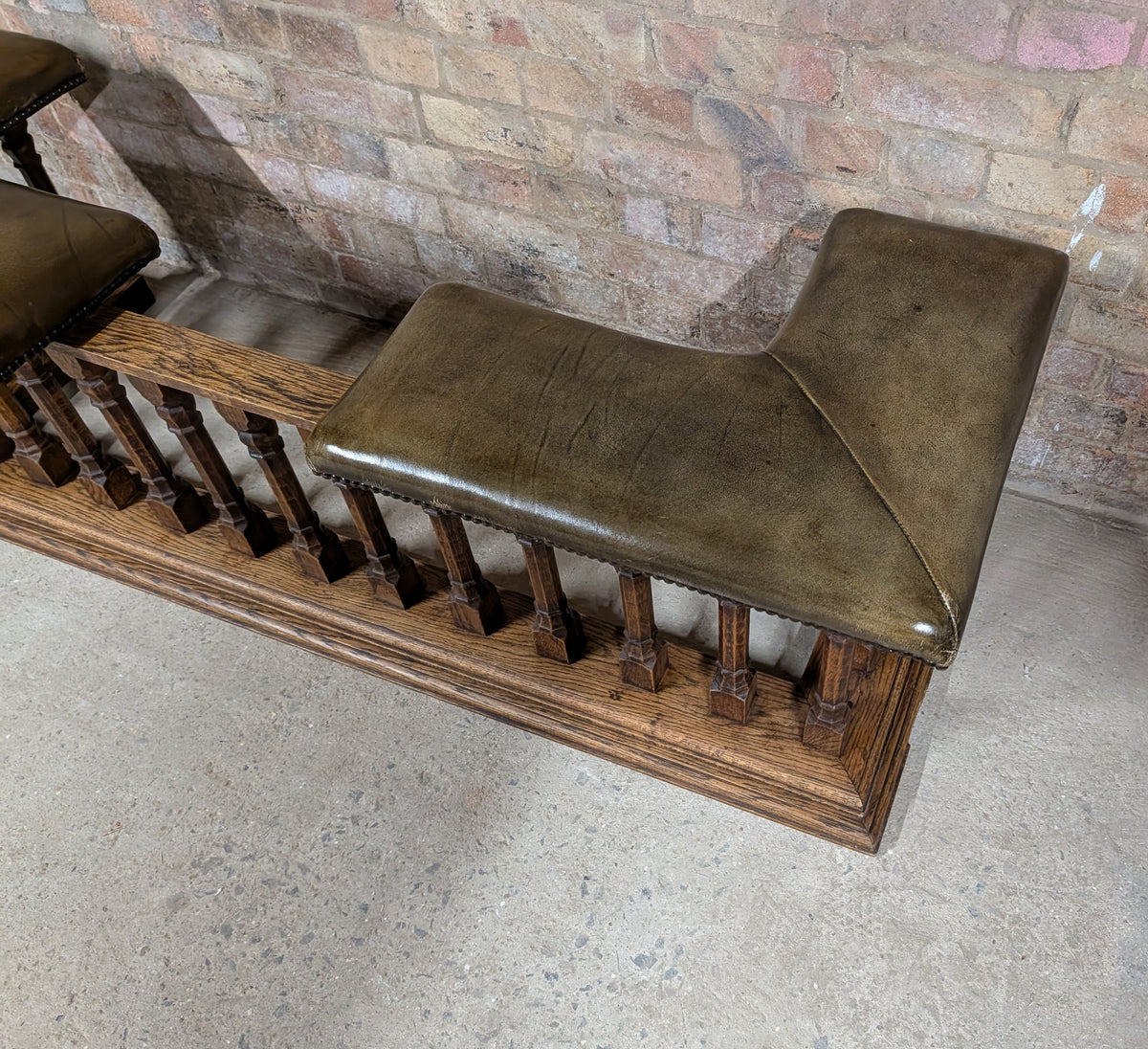 Antique Arts & Crafts Oak Club Fender / Fire Fender - Leather Seats