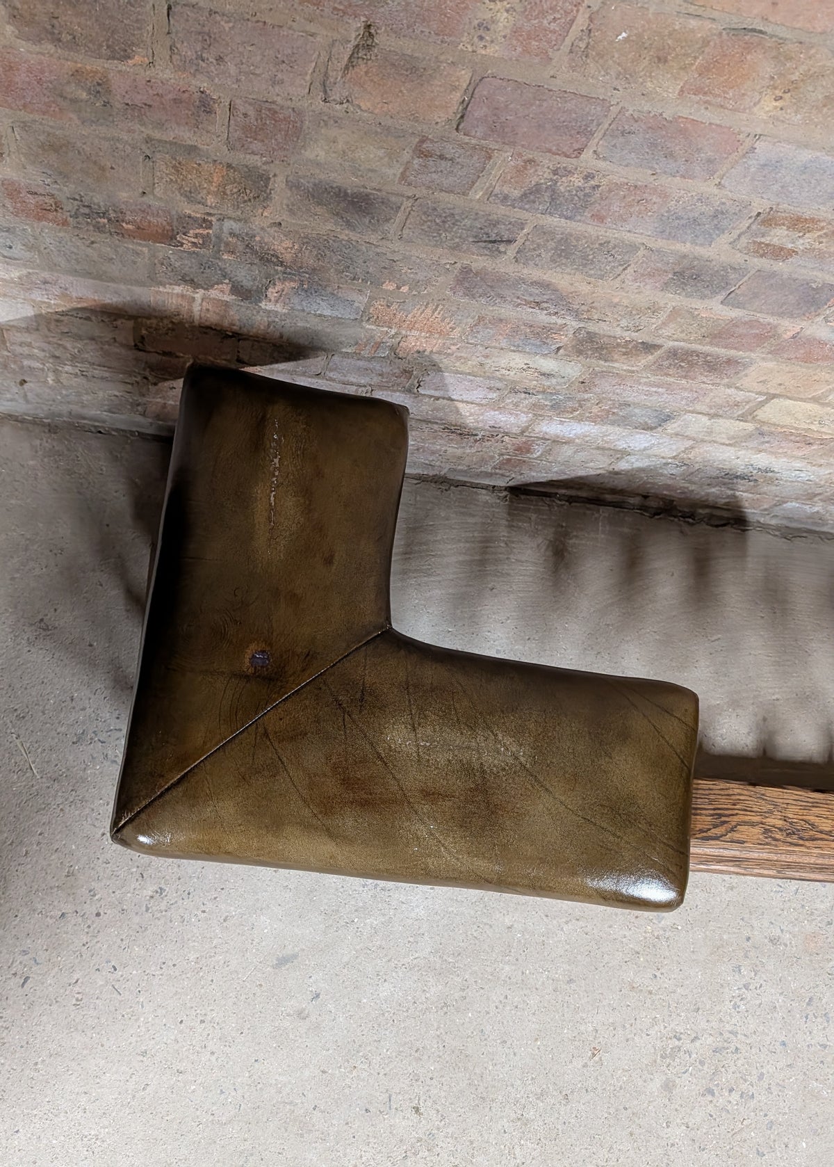 Antique Arts & Crafts Oak Club Fender / Fire Fender - Leather Seats