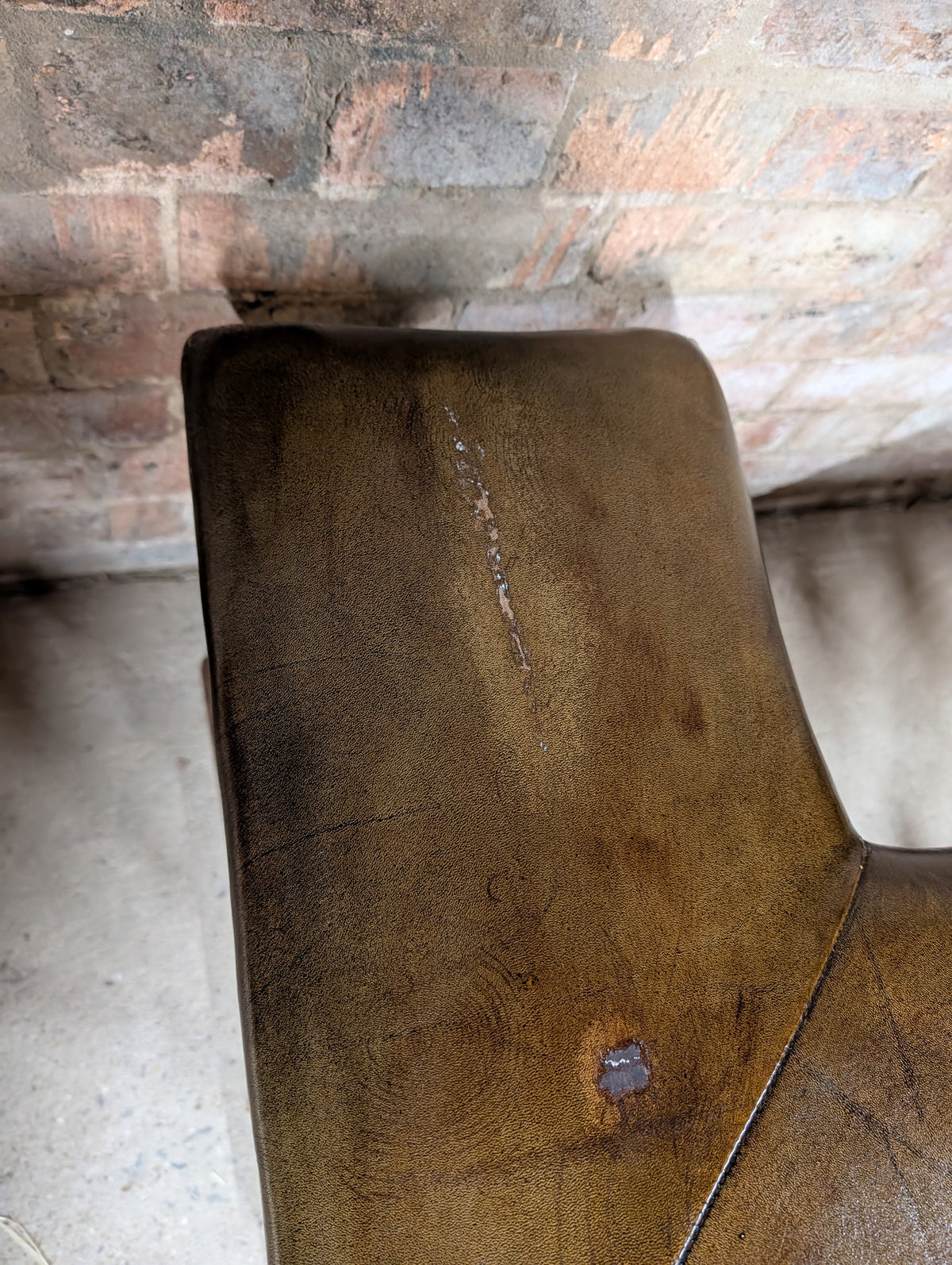 Antique Arts & Crafts Oak Club Fender / Fire Fender - Leather Seats