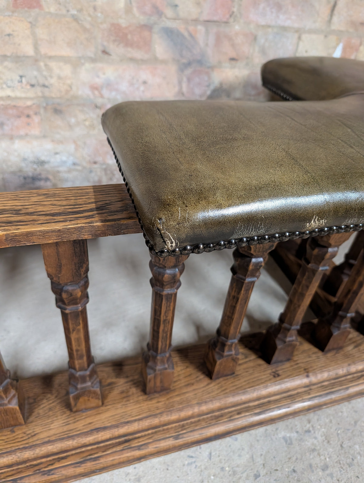 Antique Arts & Crafts Oak Club Fender / Fire Fender - Leather Seats