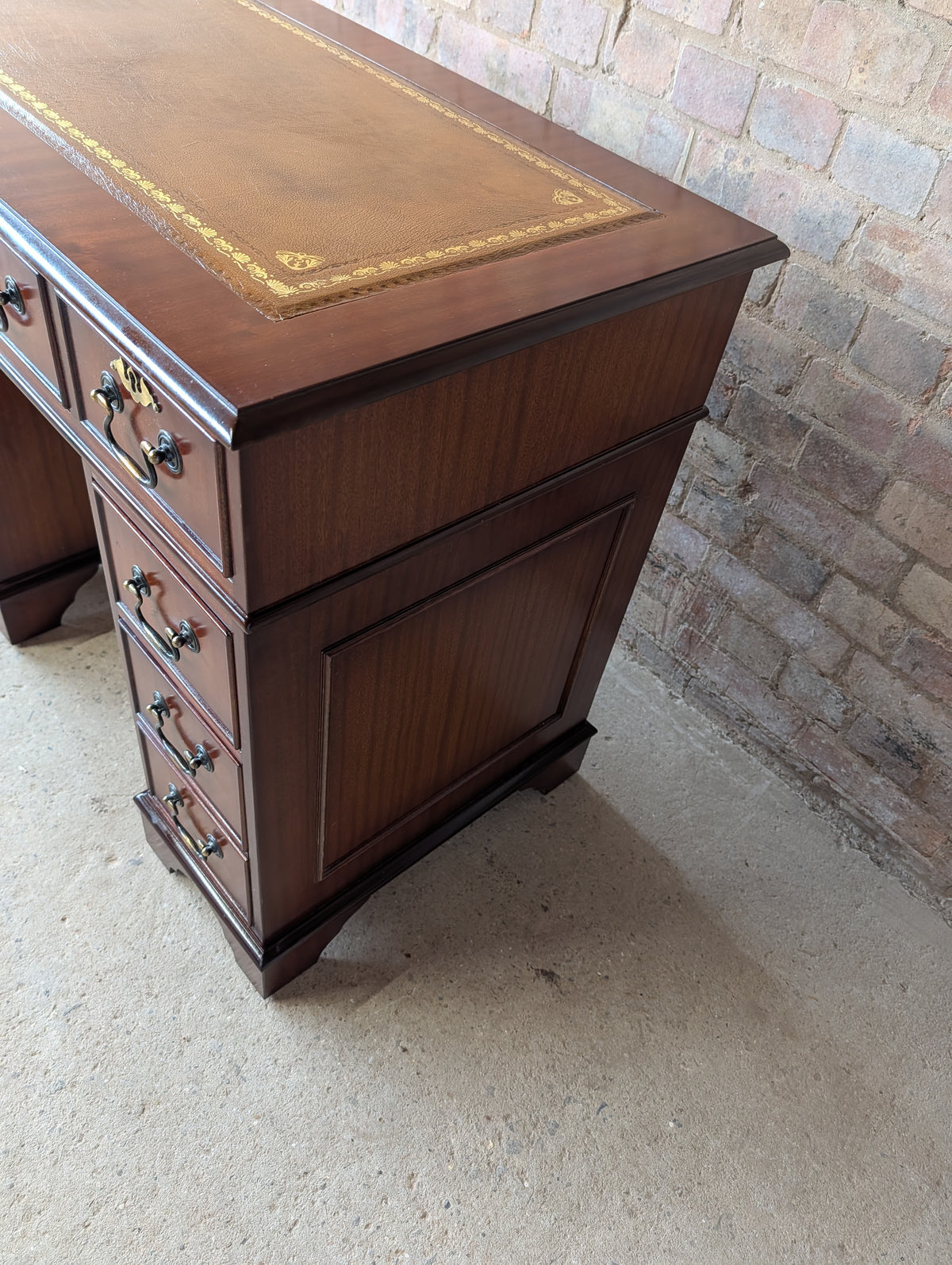 Vintage Georgian Style Mahogany Leather Top Small Pedestal Writing Desk