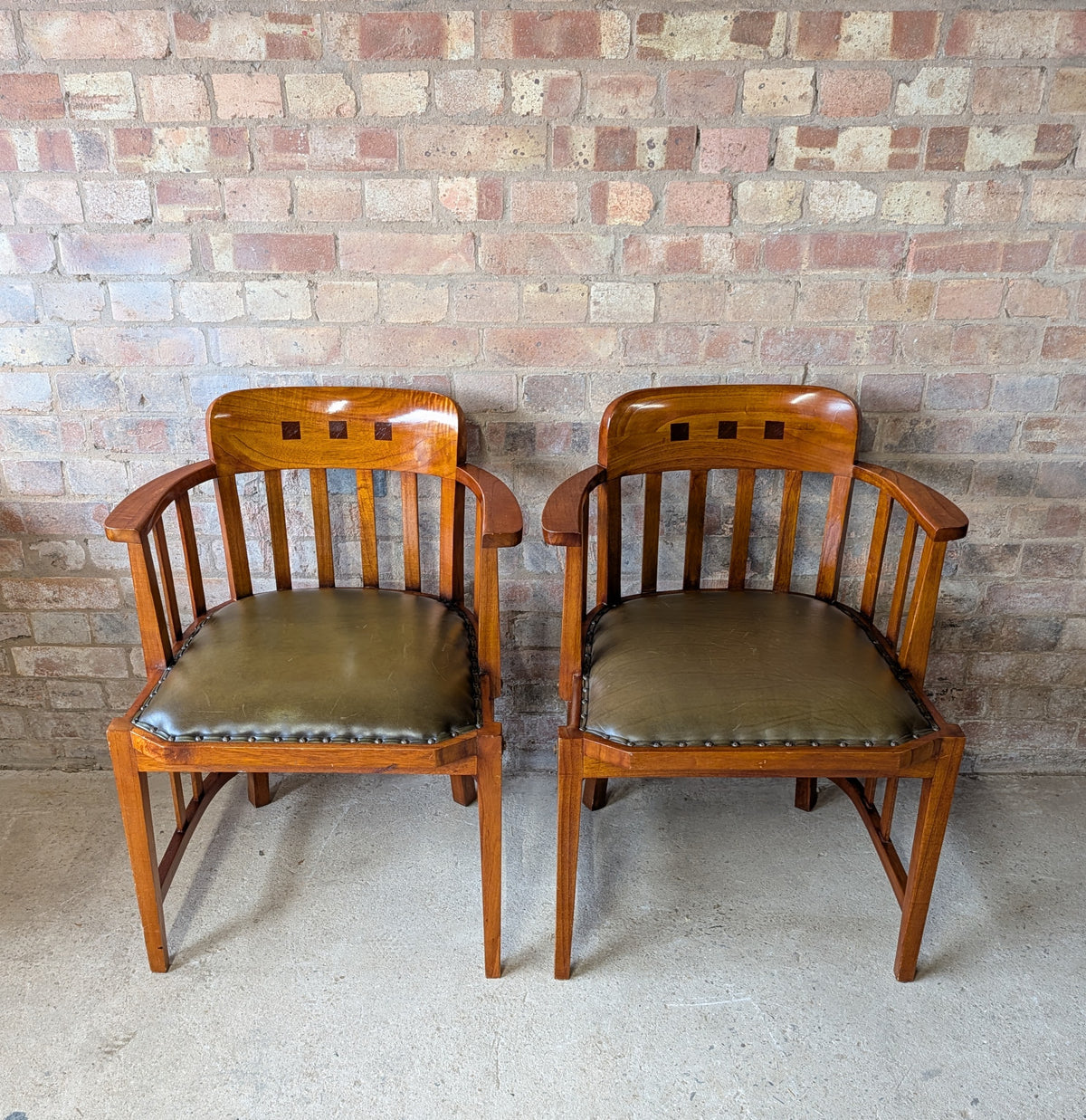 Pair Of Antique Globe Wernicke Arts & Crafts Armchairs Fireside / Hall Chairs