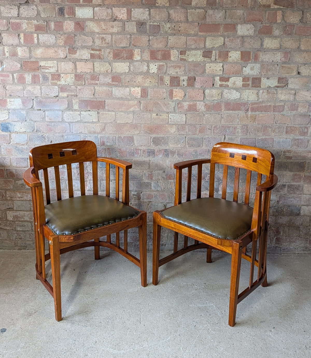 Pair Of Antique Globe Wernicke Arts & Crafts Armchairs Fireside / Hall Chairs
