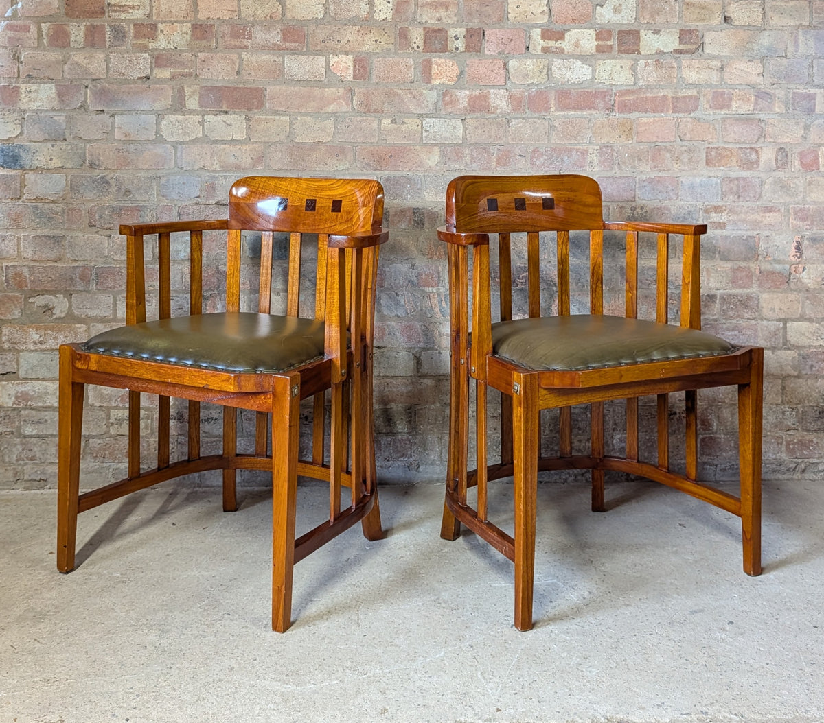 Pair Of Antique Globe Wernicke Arts & Crafts Armchairs Fireside / Hall Chairs