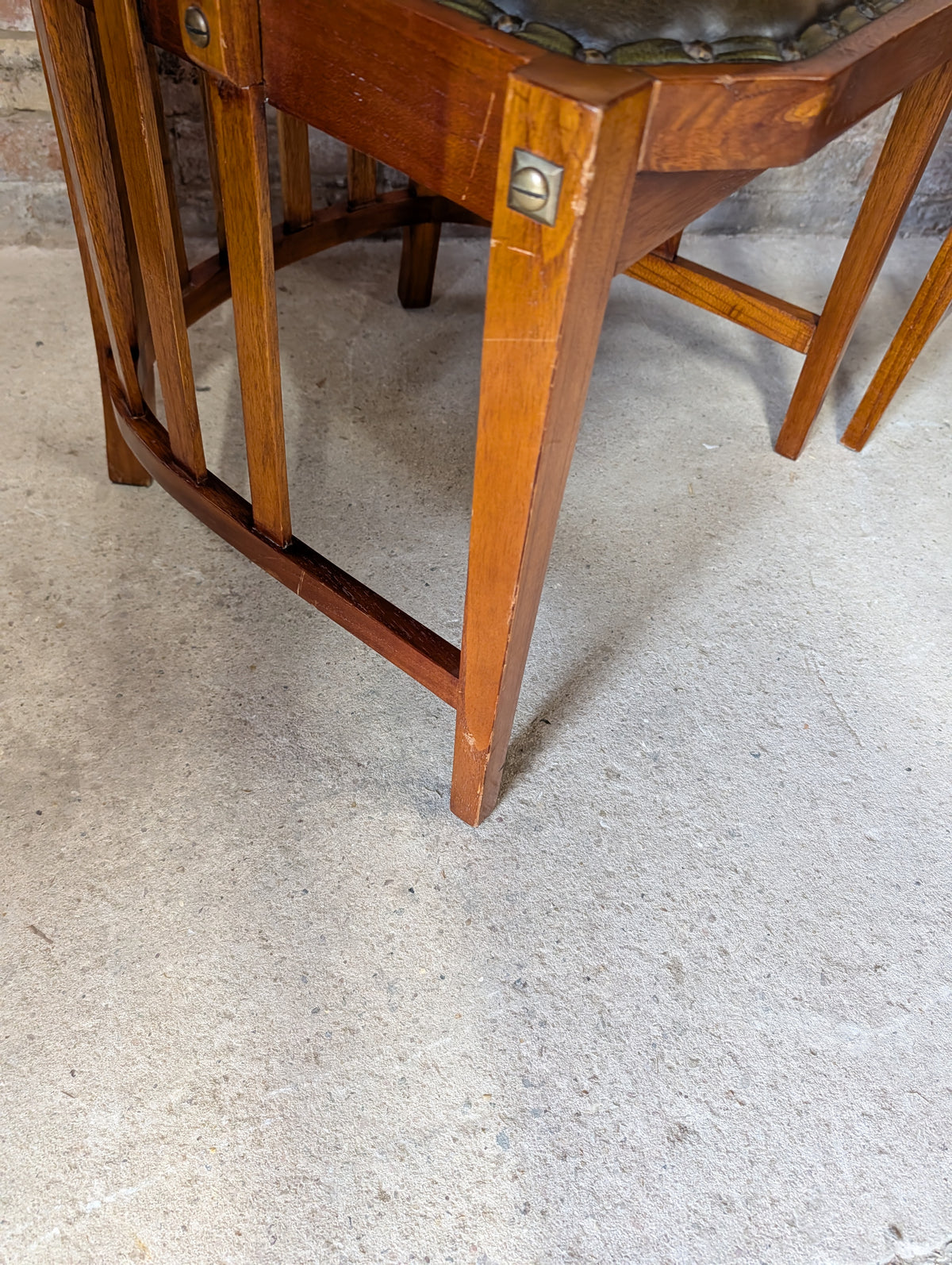Pair Of Antique Globe Wernicke Arts & Crafts Armchairs Fireside / Hall Chairs