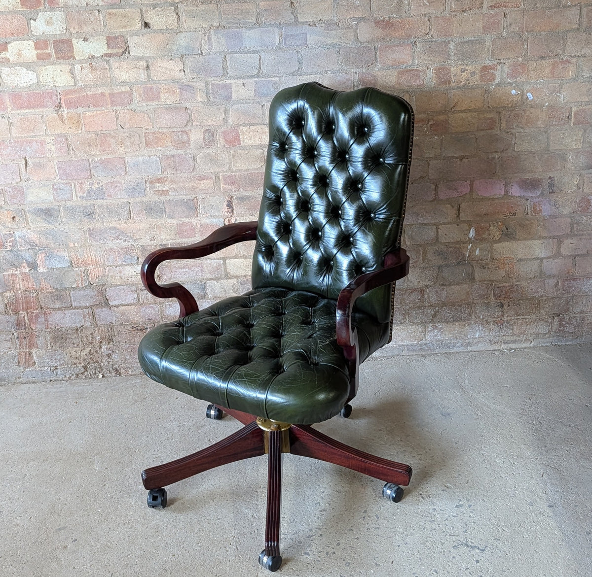 Vintage Green Leather Chesterfield Directors Chair Swivel Office Desk Chair