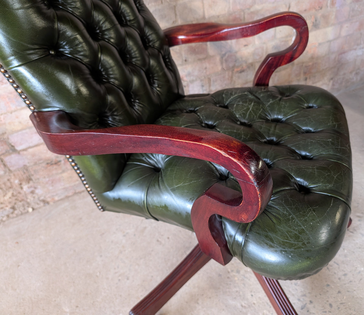 Vintage Green Leather Chesterfield Directors Chair Swivel Office Desk Chair