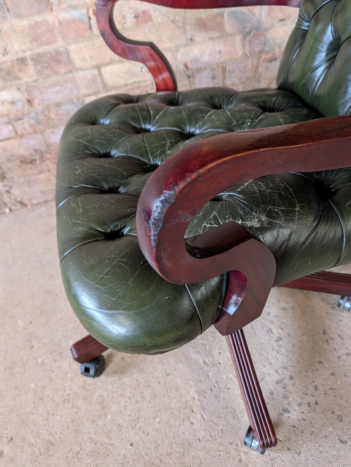 Vintage Green Leather Chesterfield Directors Chair Swivel Office Desk Chair