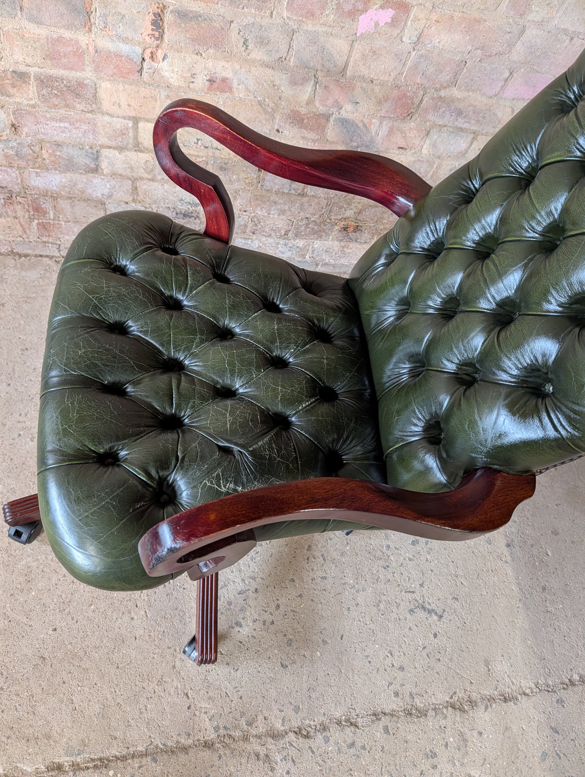 Vintage Green Leather Chesterfield Directors Chair Swivel Office Desk Chair