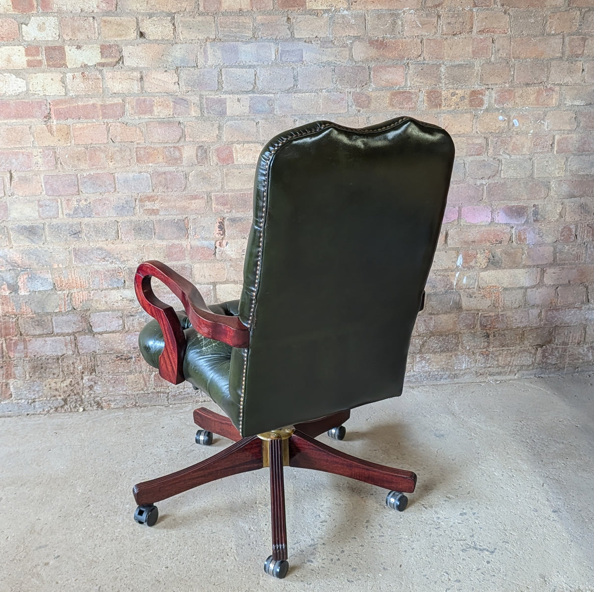 Vintage Green Leather Chesterfield Directors Chair Swivel Office Desk Chair