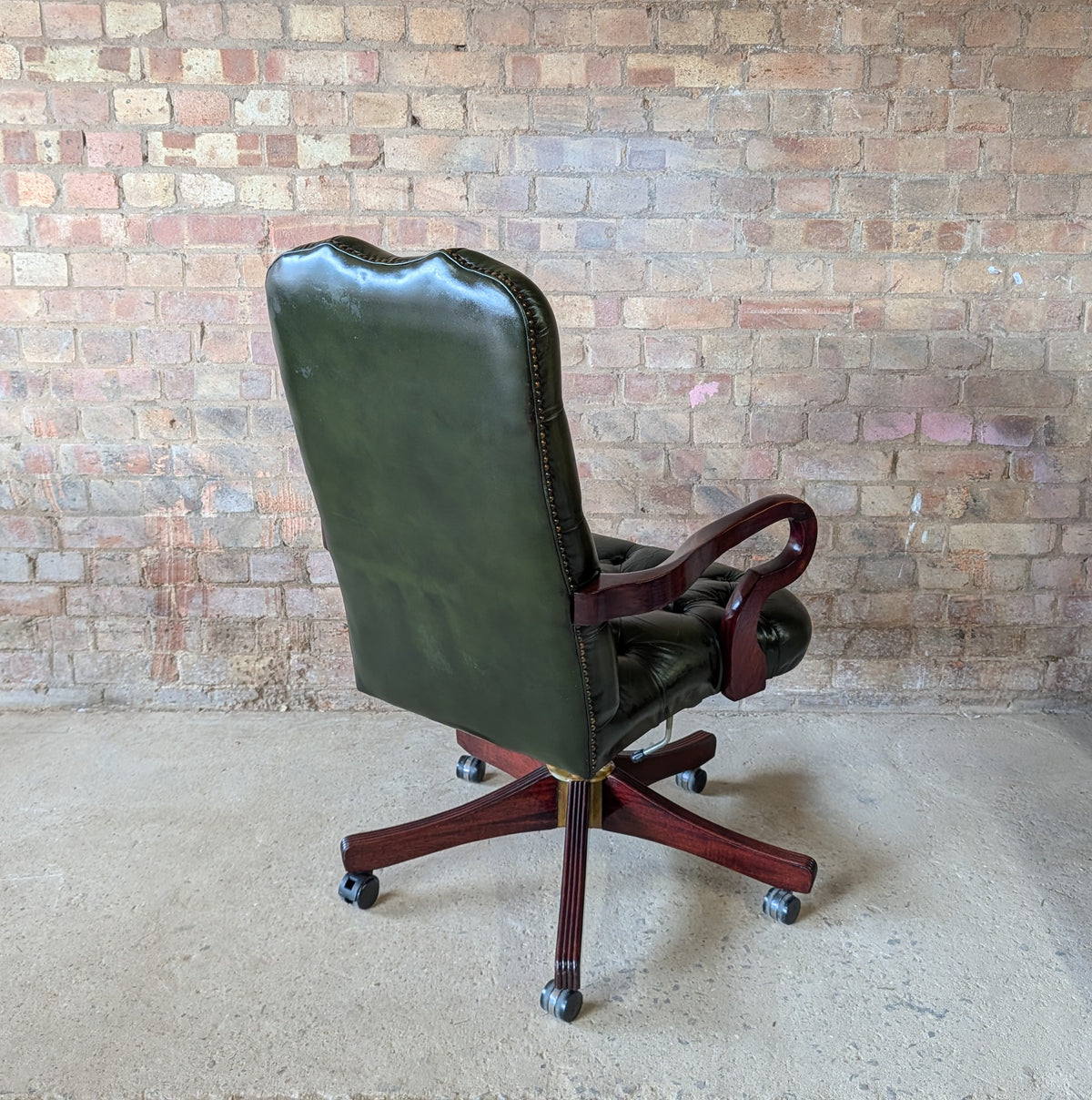Vintage Green Leather Chesterfield Directors Chair Swivel Office Desk Chair