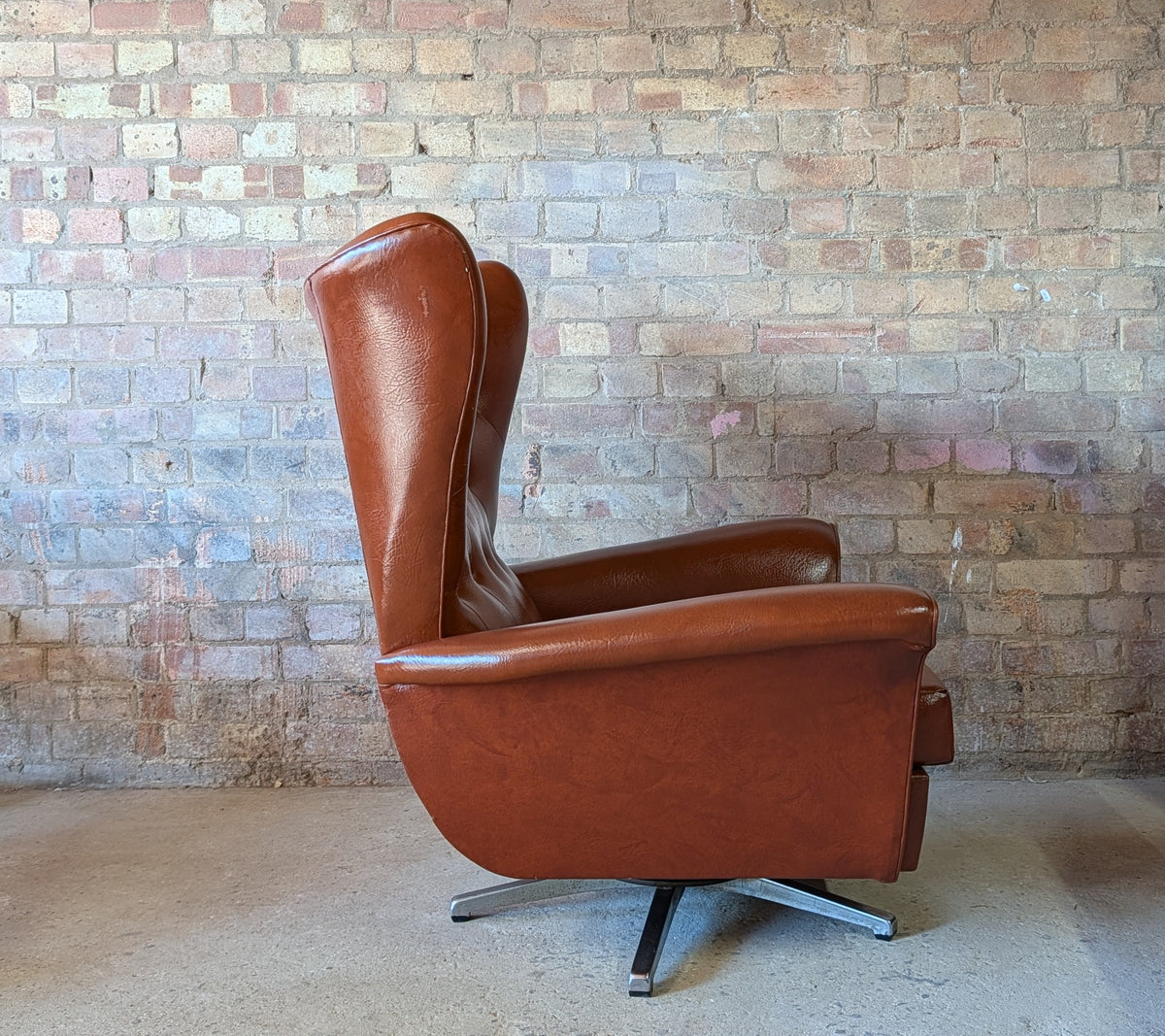 Mid Century Blofeld Style Swivel Wingback Armchair - Vintage 1970s