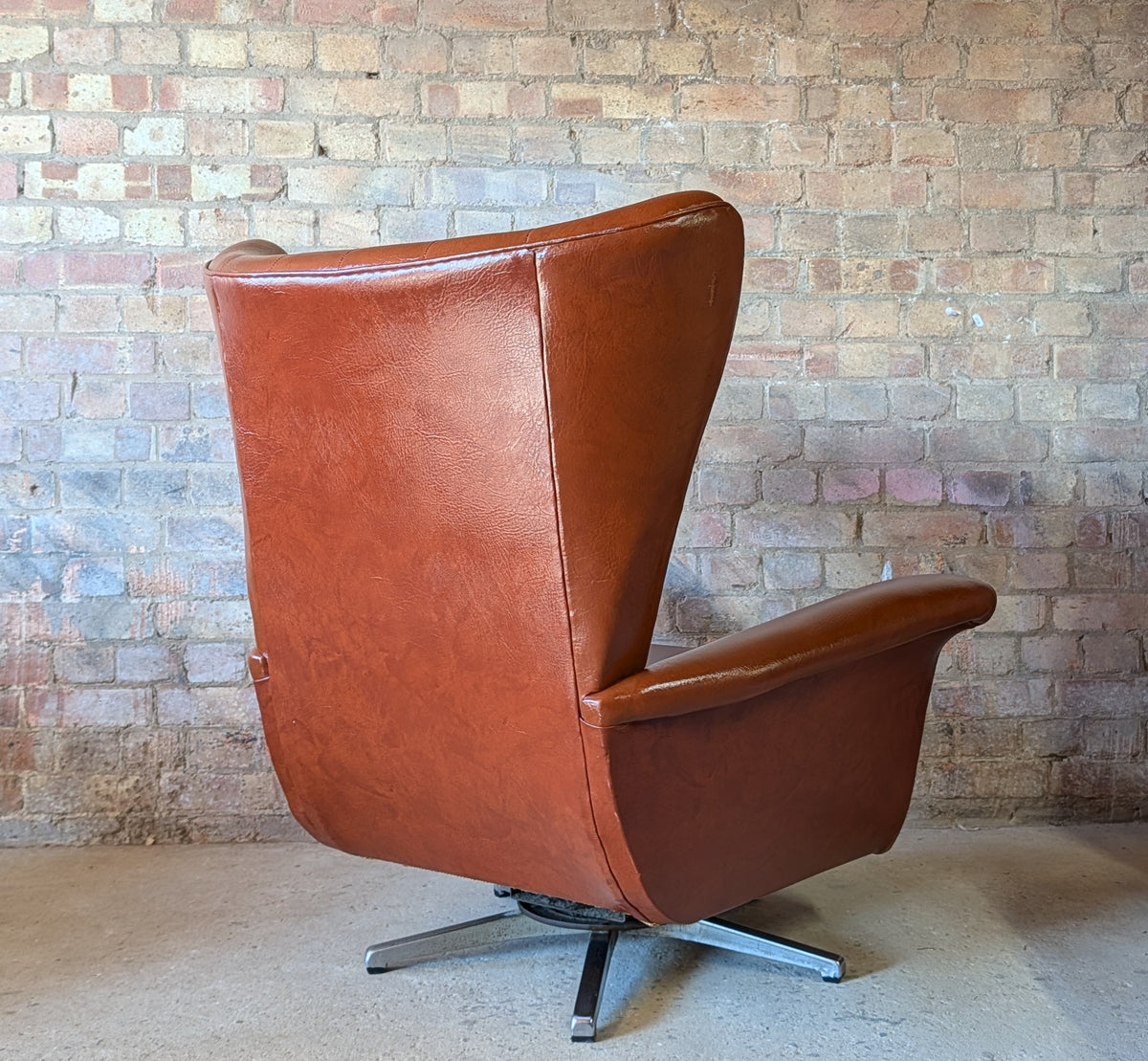 Mid Century Blofeld Style Swivel Wingback Armchair - Vintage 1970s