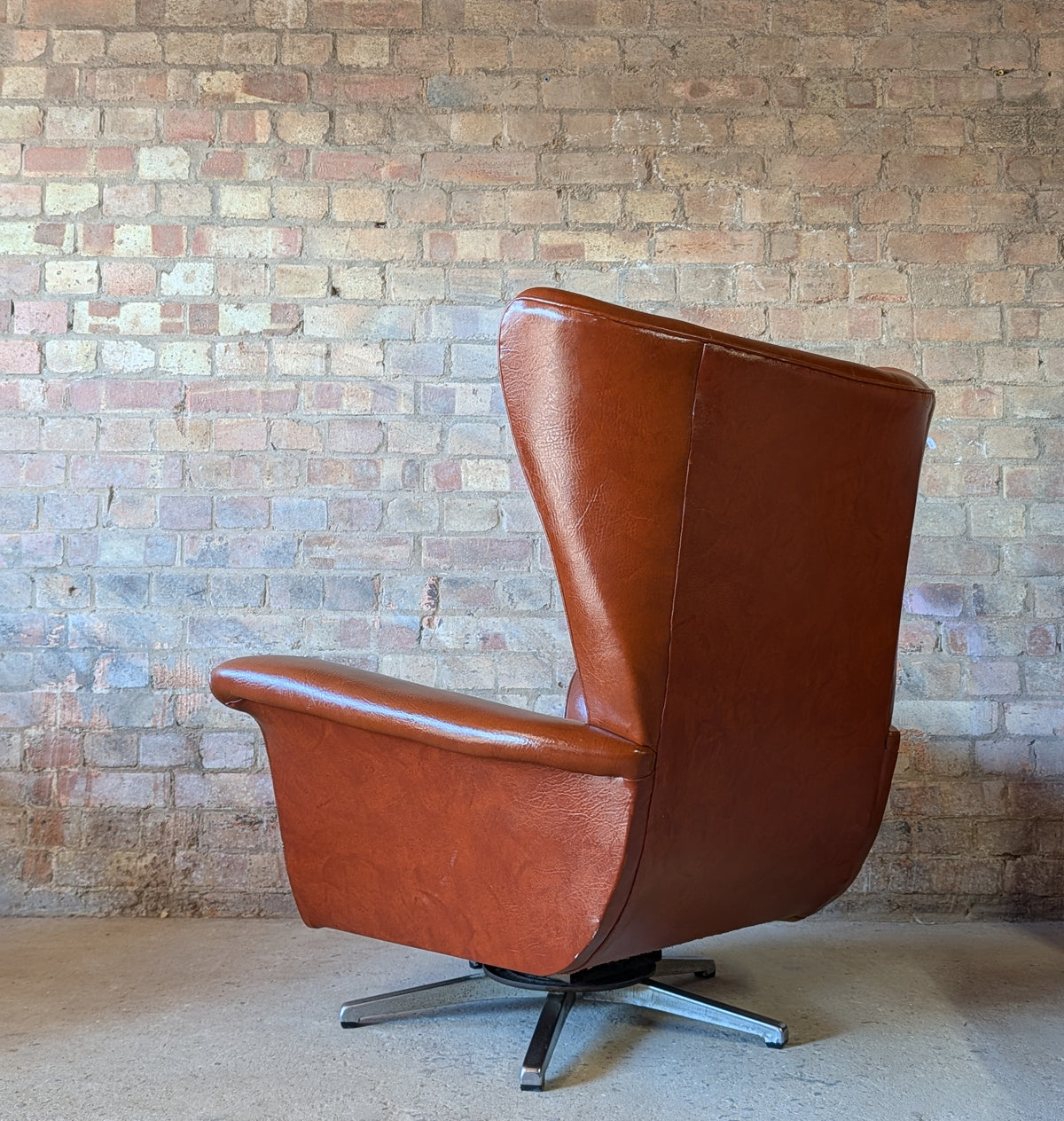 Mid Century Blofeld Style Swivel Wingback Armchair - Vintage 1970s
