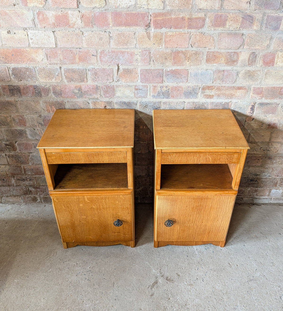 Vintage Pair Of Art Deco Style Oak Bedside Cabinets / Nightstands