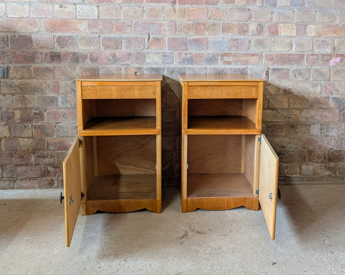 Vintage Pair Of Art Deco Style Oak Bedside Cabinets / Nightstands