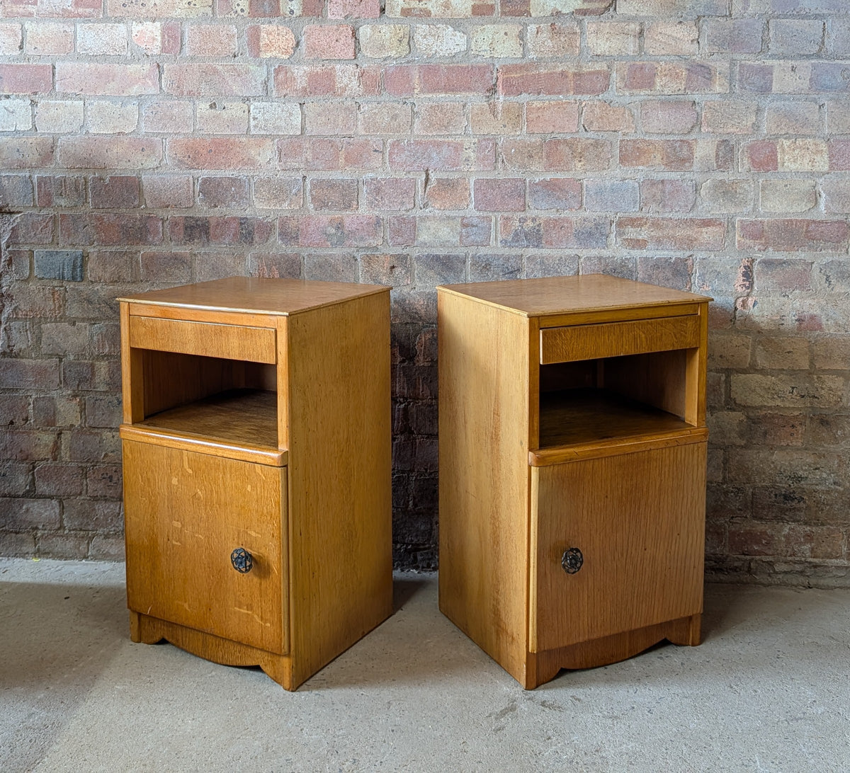 Vintage Pair Of Art Deco Style Oak Bedside Cabinets / Nightstands