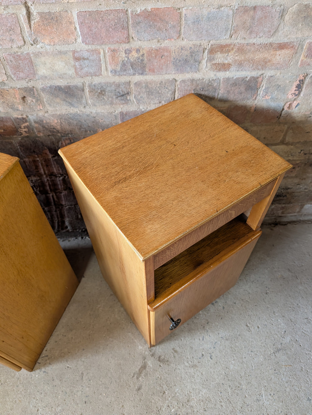 Vintage Pair Of Art Deco Style Oak Bedside Cabinets / Nightstands