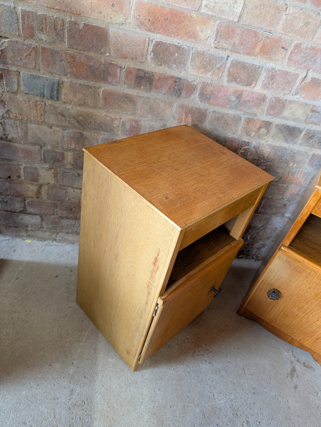 Vintage Pair Of Art Deco Style Oak Bedside Cabinets / Nightstands