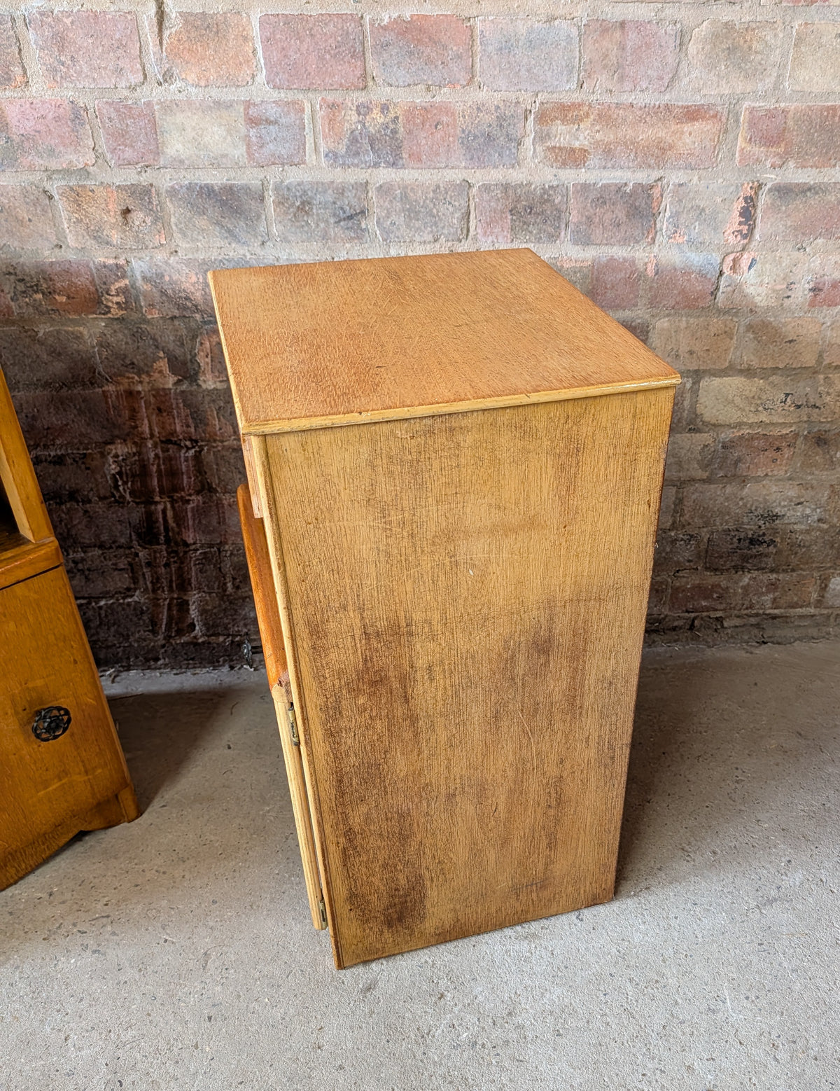 Vintage Pair Of Art Deco Style Oak Bedside Cabinets / Nightstands