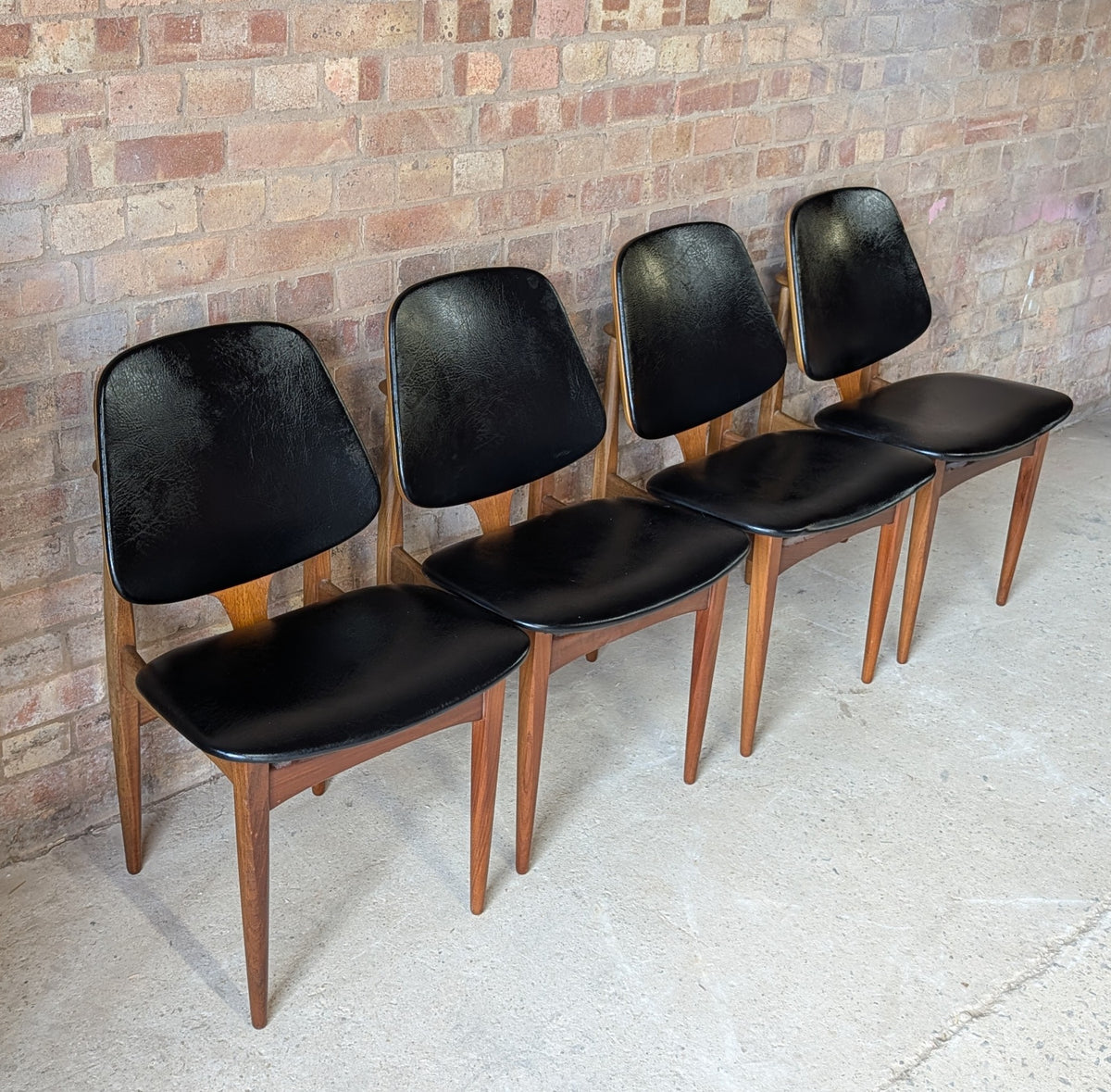 Mid Century Elliots Of Newbury Teak Extending Dining Table And 4 Chairs