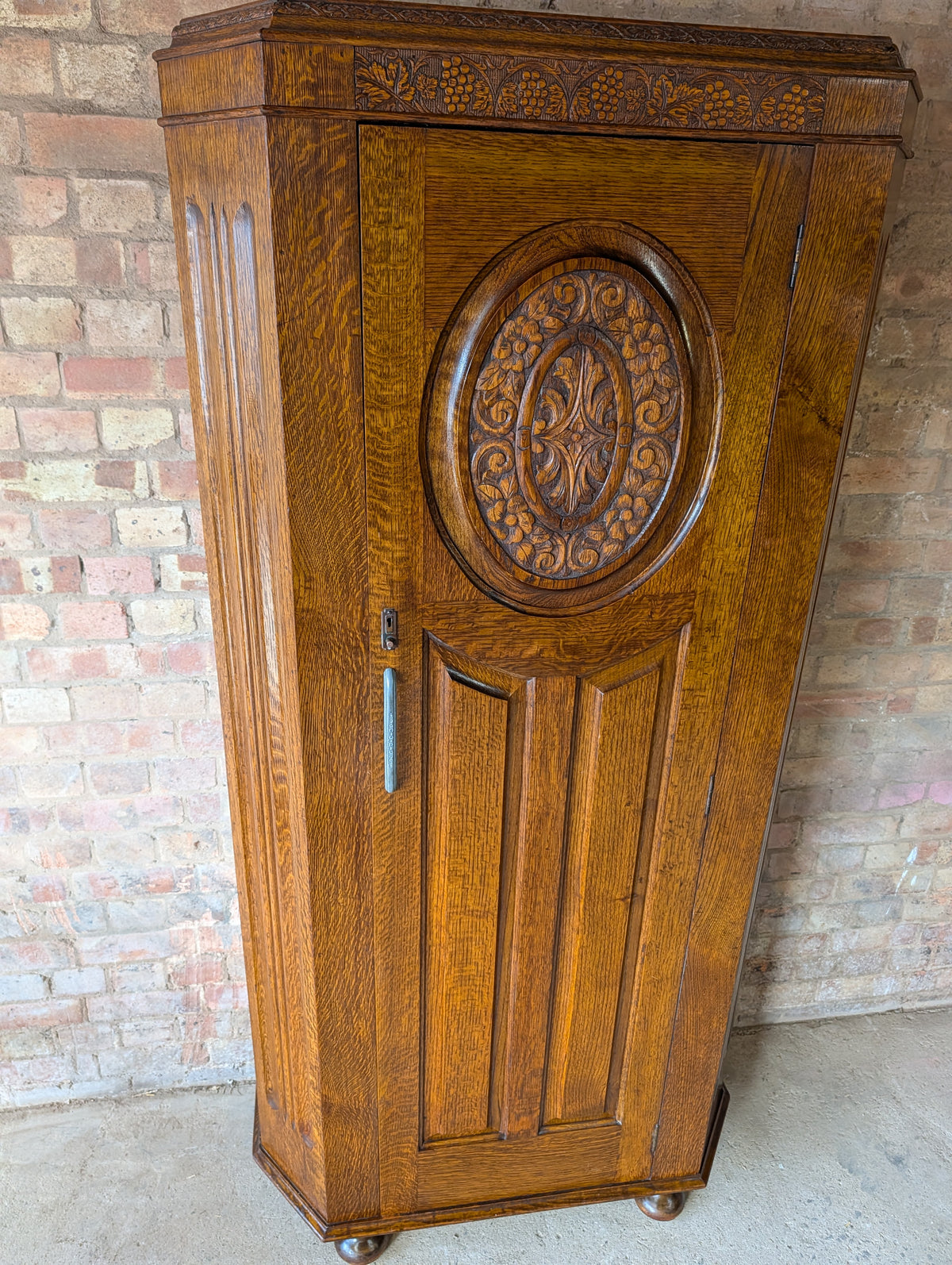 Early 20th Century Antique Oak Hall Robe Vintage Wardrobe Hall Cupboard