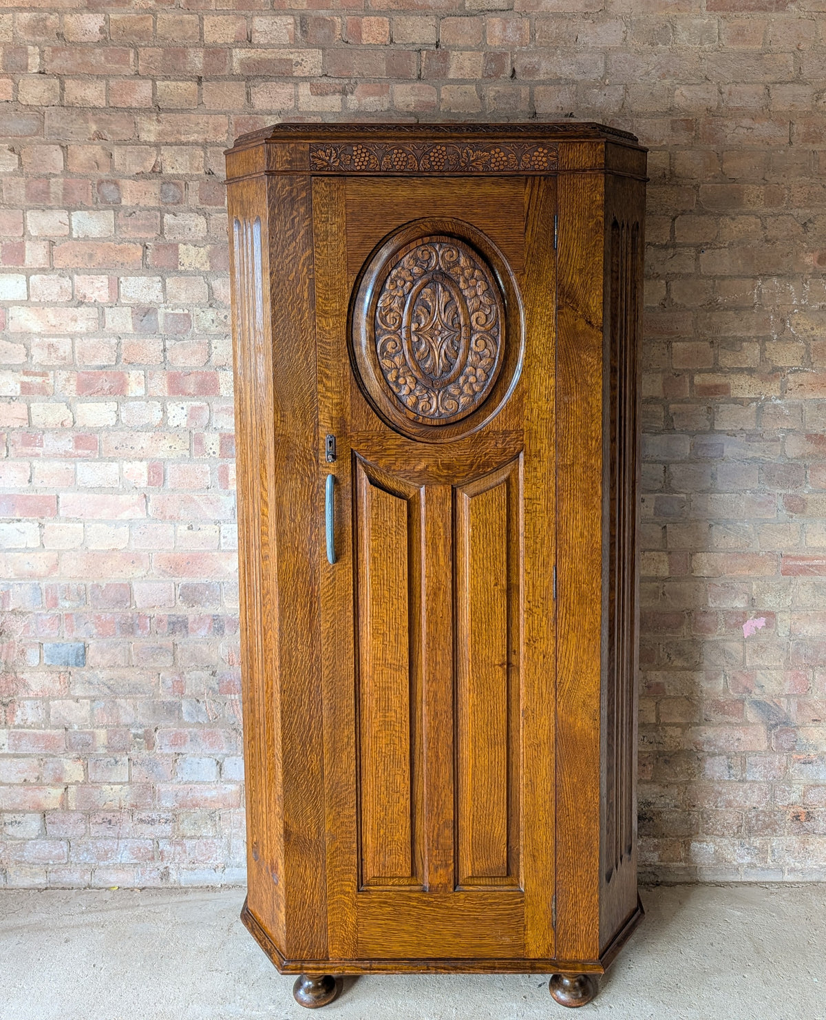 Early 20th Century Antique Oak Hall Robe Vintage Wardrobe Hall Cupboard