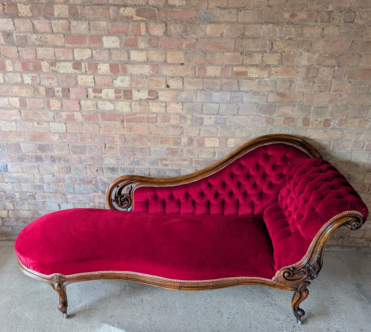 Victorian Scroll End Antique Chaise Longue Walnut Lounge Sofa Day Bed
