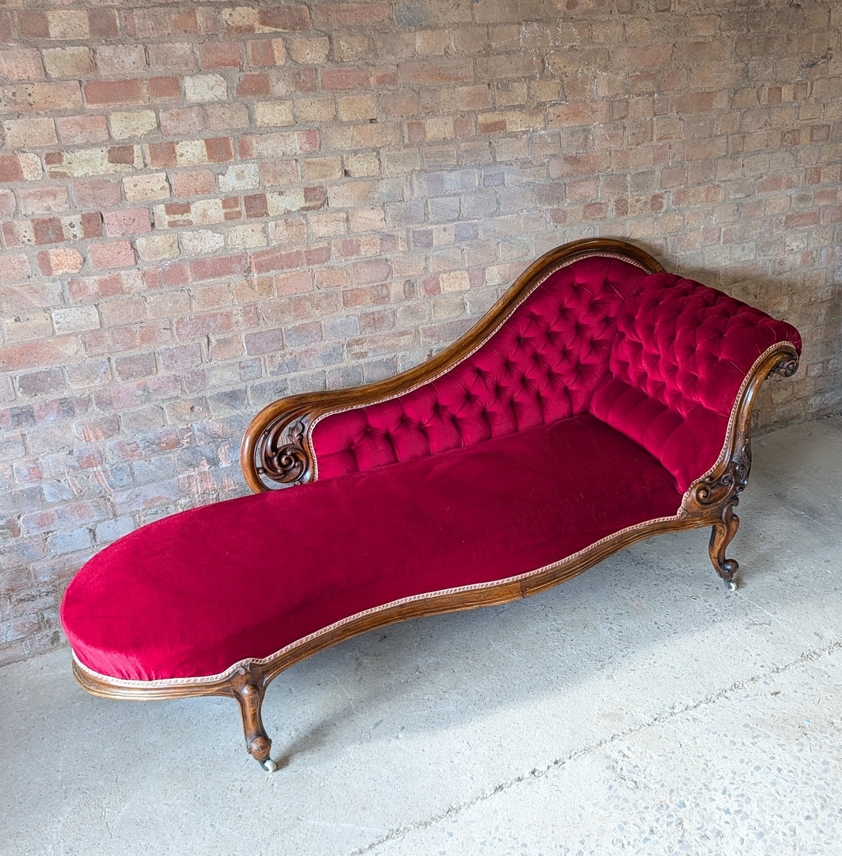 Victorian Scroll End Antique Chaise Longue Walnut Lounge Sofa Day Bed