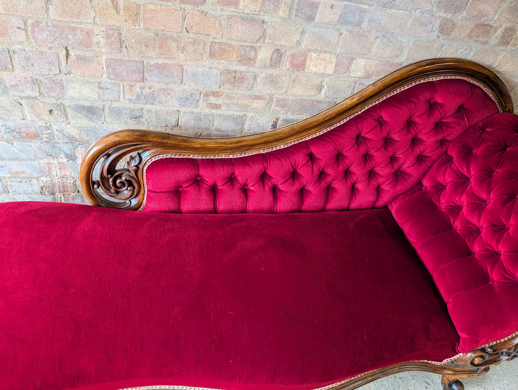 Victorian Scroll End Antique Chaise Longue Walnut Lounge Sofa Day Bed