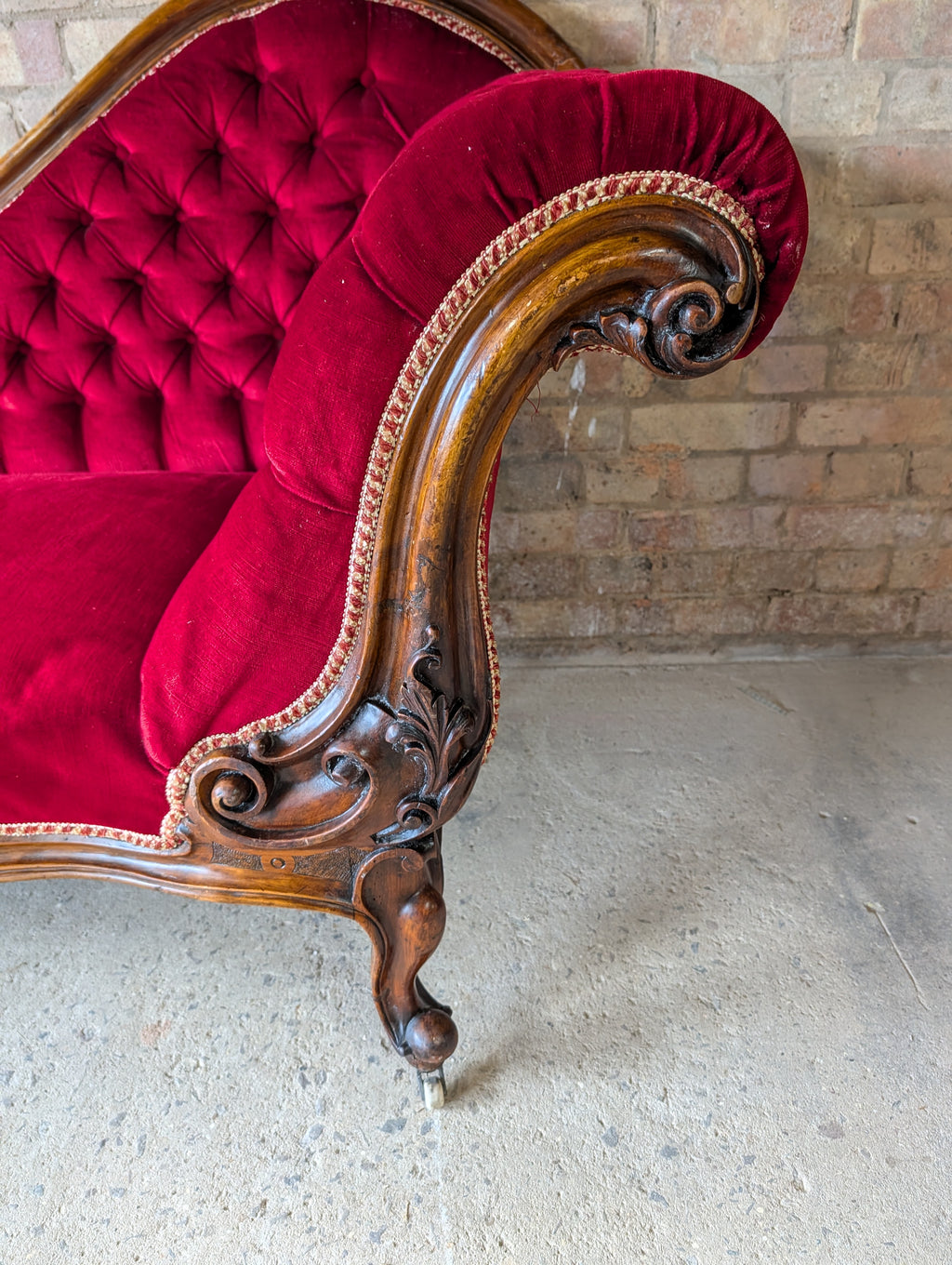 Victorian Scroll End Antique Chaise Longue Walnut Lounge Sofa Day Bed