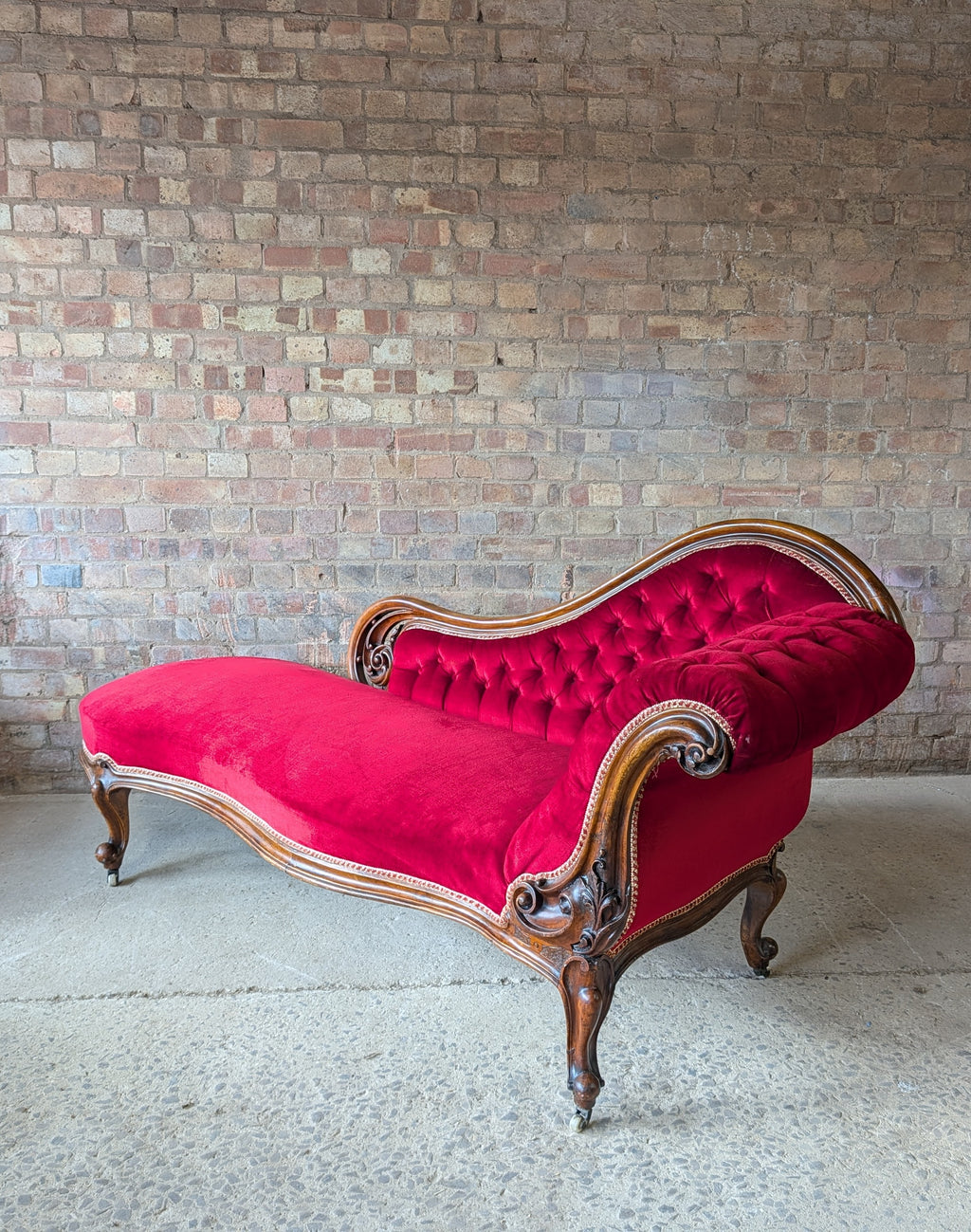 Victorian Scroll End Antique Chaise Longue Walnut Lounge Sofa Day Bed