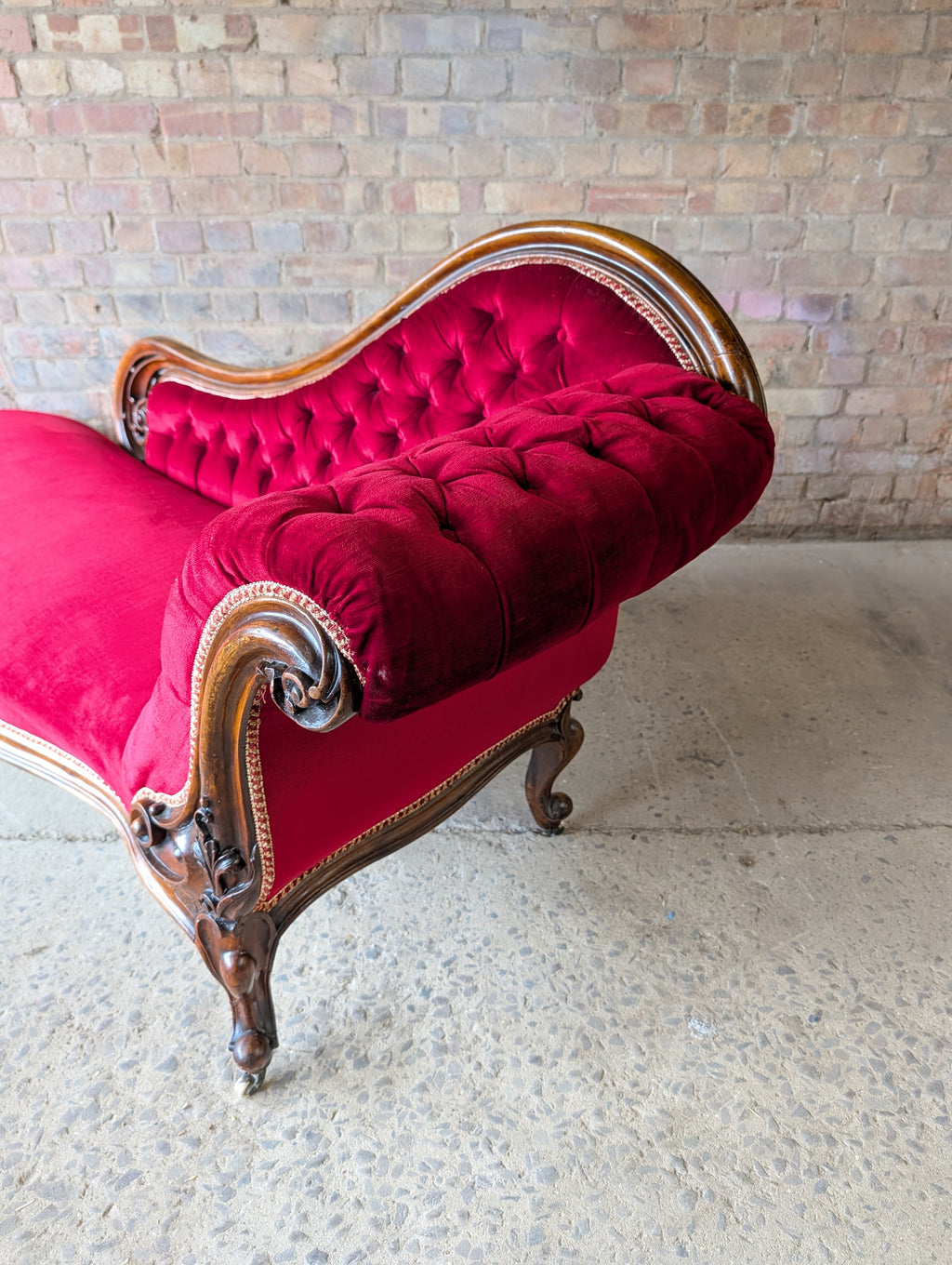 Victorian Scroll End Antique Chaise Longue Walnut Lounge Sofa Day Bed