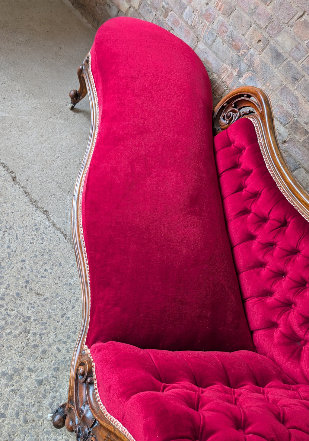 Victorian Scroll End Antique Chaise Longue Walnut Lounge Sofa Day Bed
