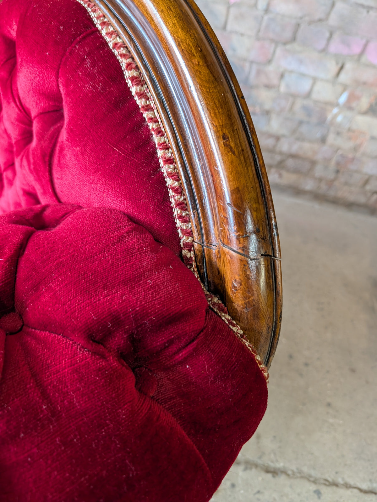 Victorian Scroll End Antique Chaise Longue Walnut Lounge Sofa Day Bed