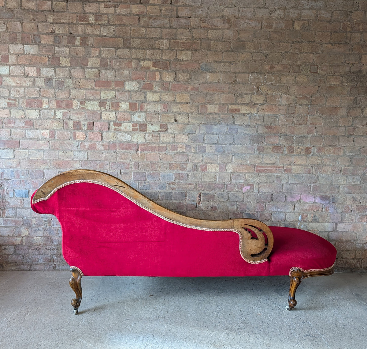 Victorian Scroll End Antique Chaise Longue Walnut Lounge Sofa Day Bed