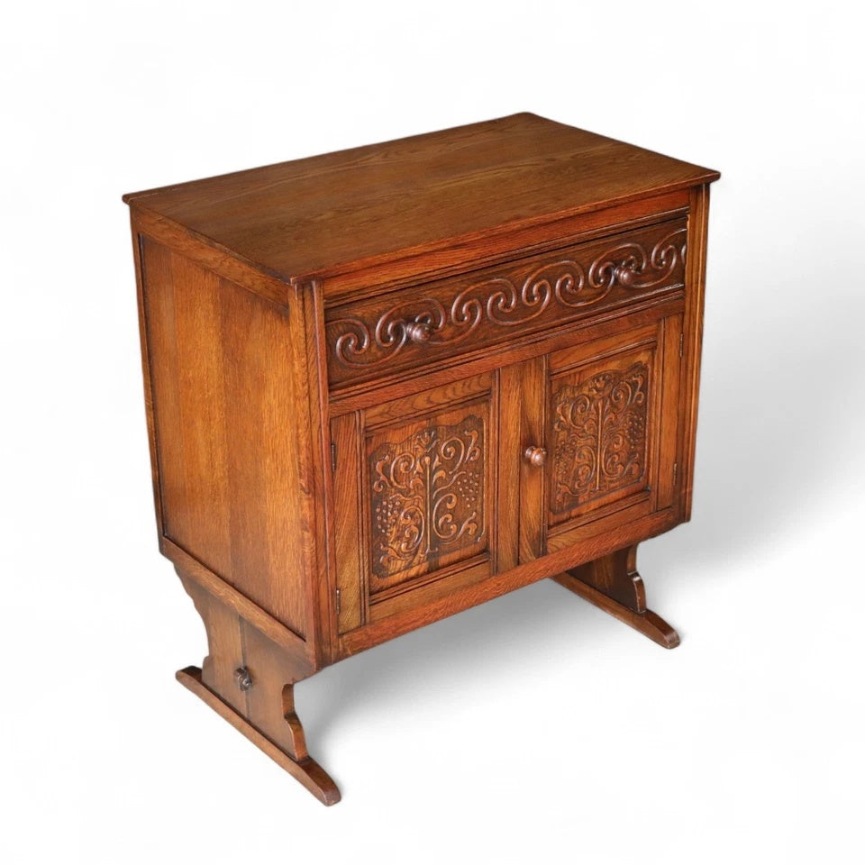 Vintage Old Charm Style Oak Small Court Cupboard / Compact Sideboard
