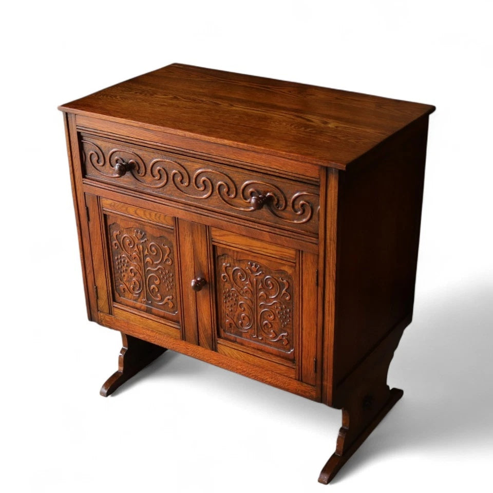 Vintage Old Charm Style Oak Small Court Cupboard / Compact Sideboard
