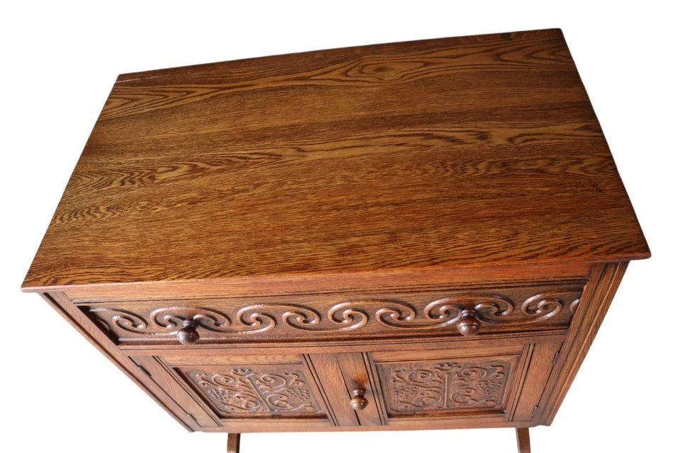 Vintage Old Charm Style Oak Small Court Cupboard / Compact Sideboard