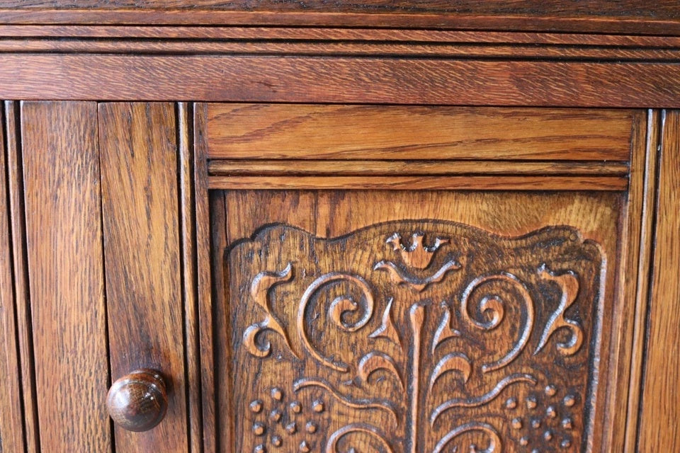 Vintage Old Charm Style Oak Small Court Cupboard / Compact Sideboard