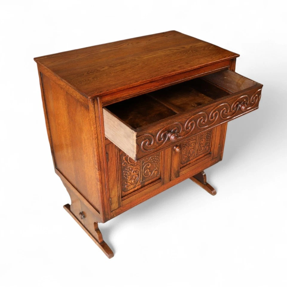Vintage Old Charm Style Oak Small Court Cupboard / Compact Sideboard