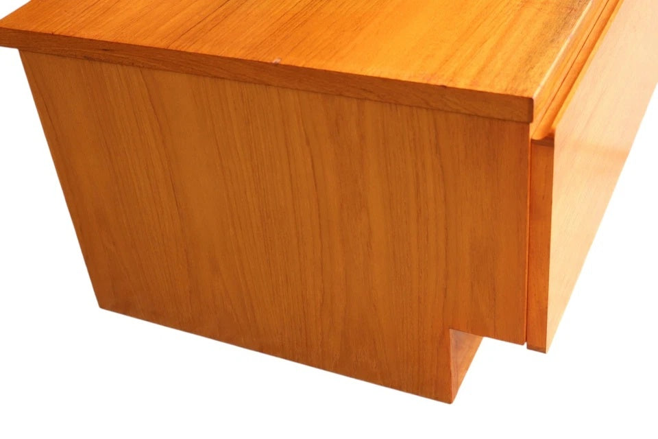 Mid Century Beaver & Tapley Teak Single Drawer TV Stand / Media Cabinet