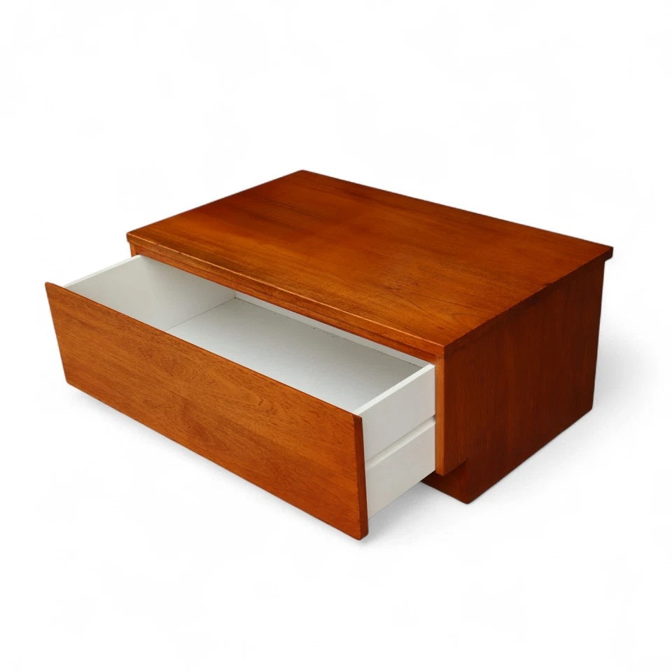 Mid Century Beaver & Tapley Teak Single Drawer TV Stand / Media Cabinet