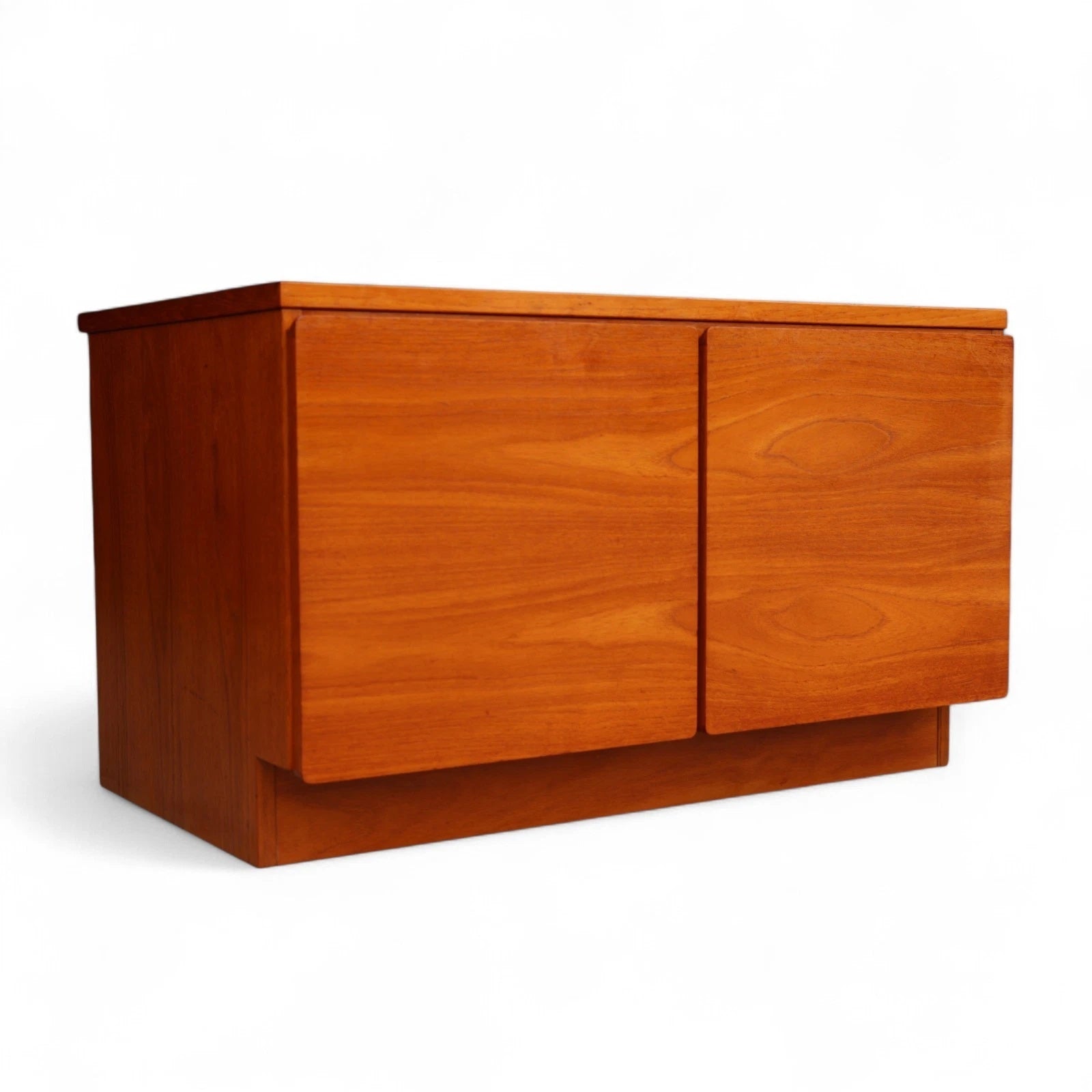 Mid Century Teak Beaver & Tapley Media Cabinet Tapley 33 Cupboard